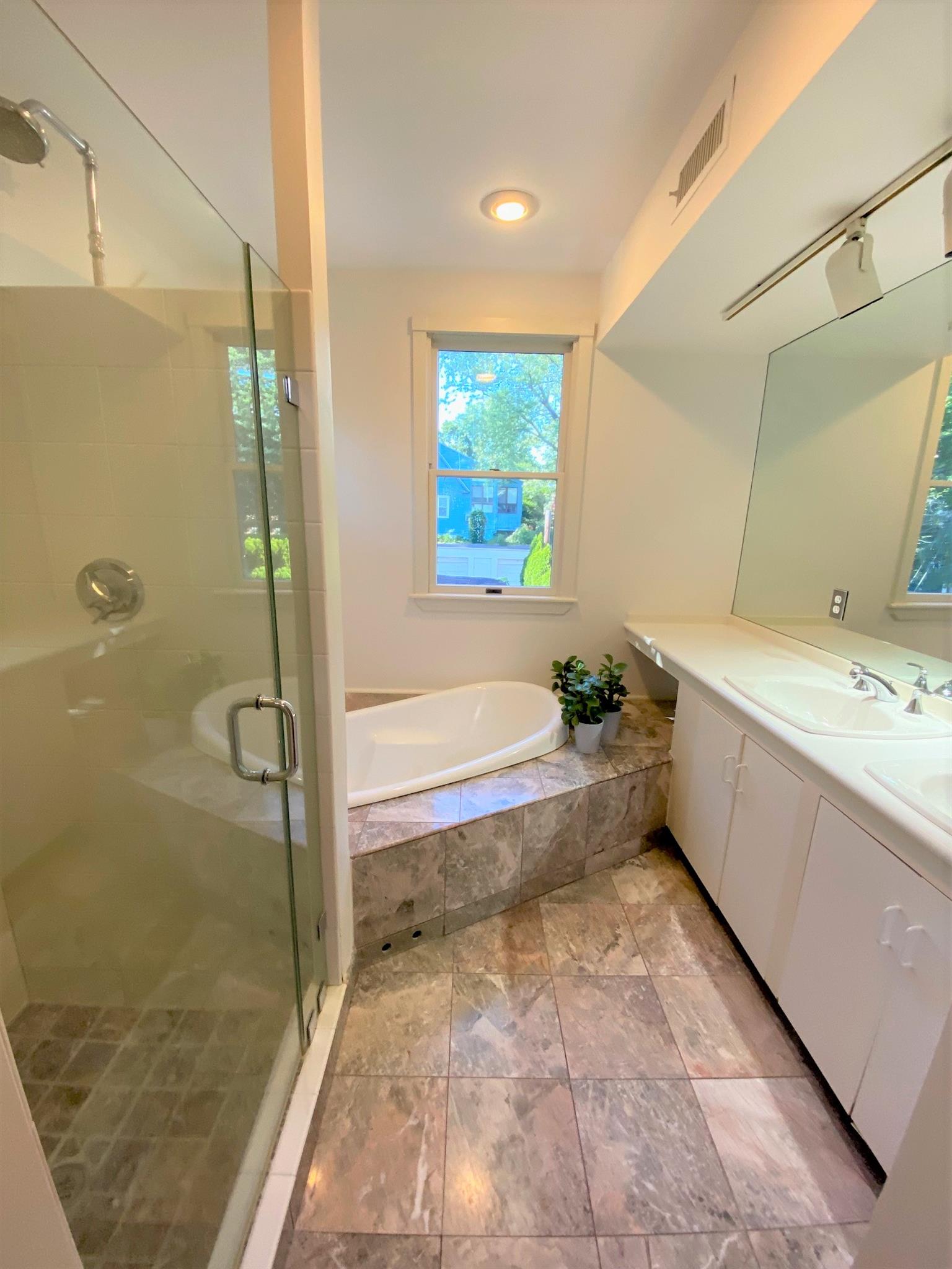 259 Mount Auburn St, Harvard Square