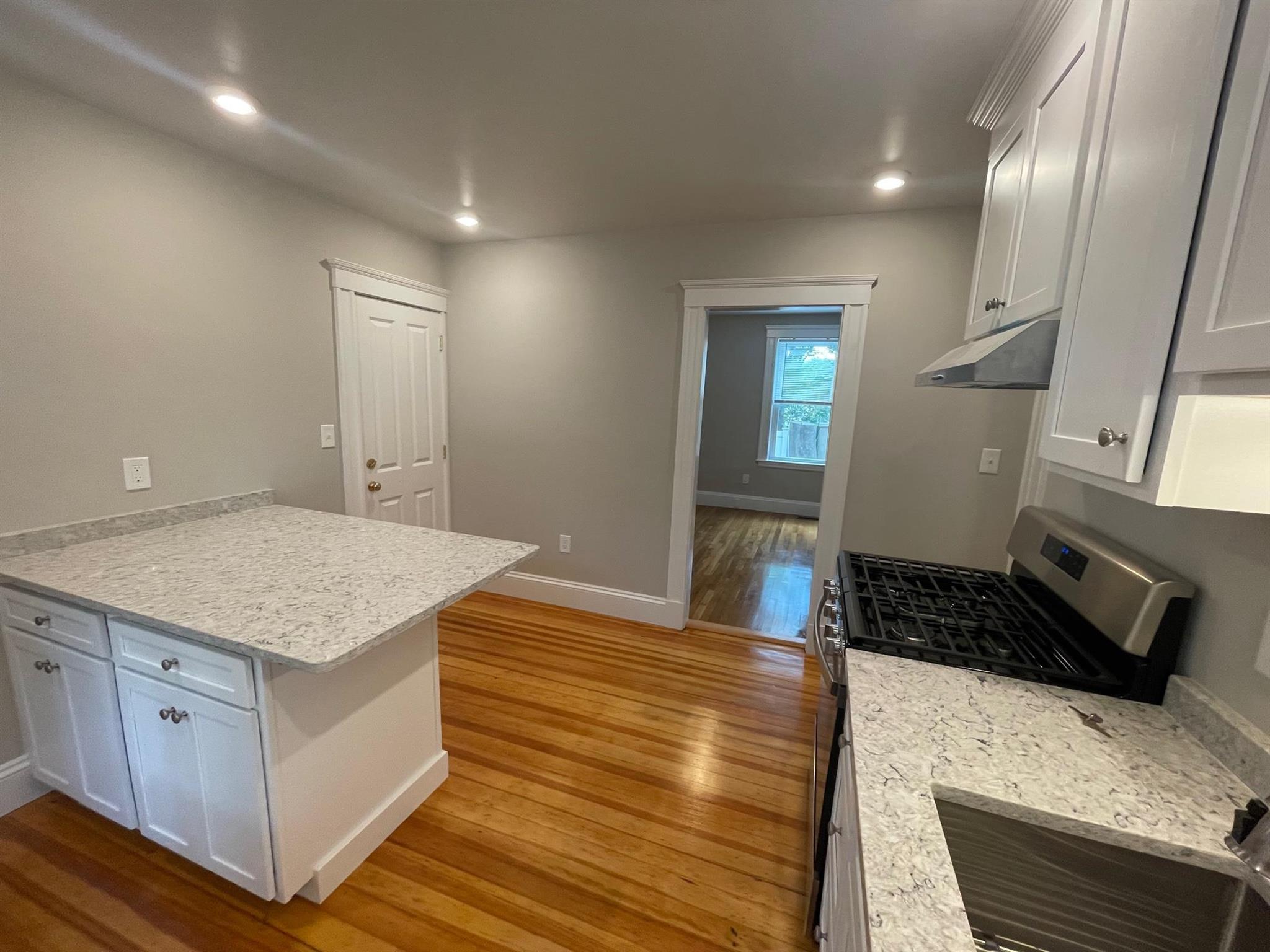 26 Ashland St, Davis Square