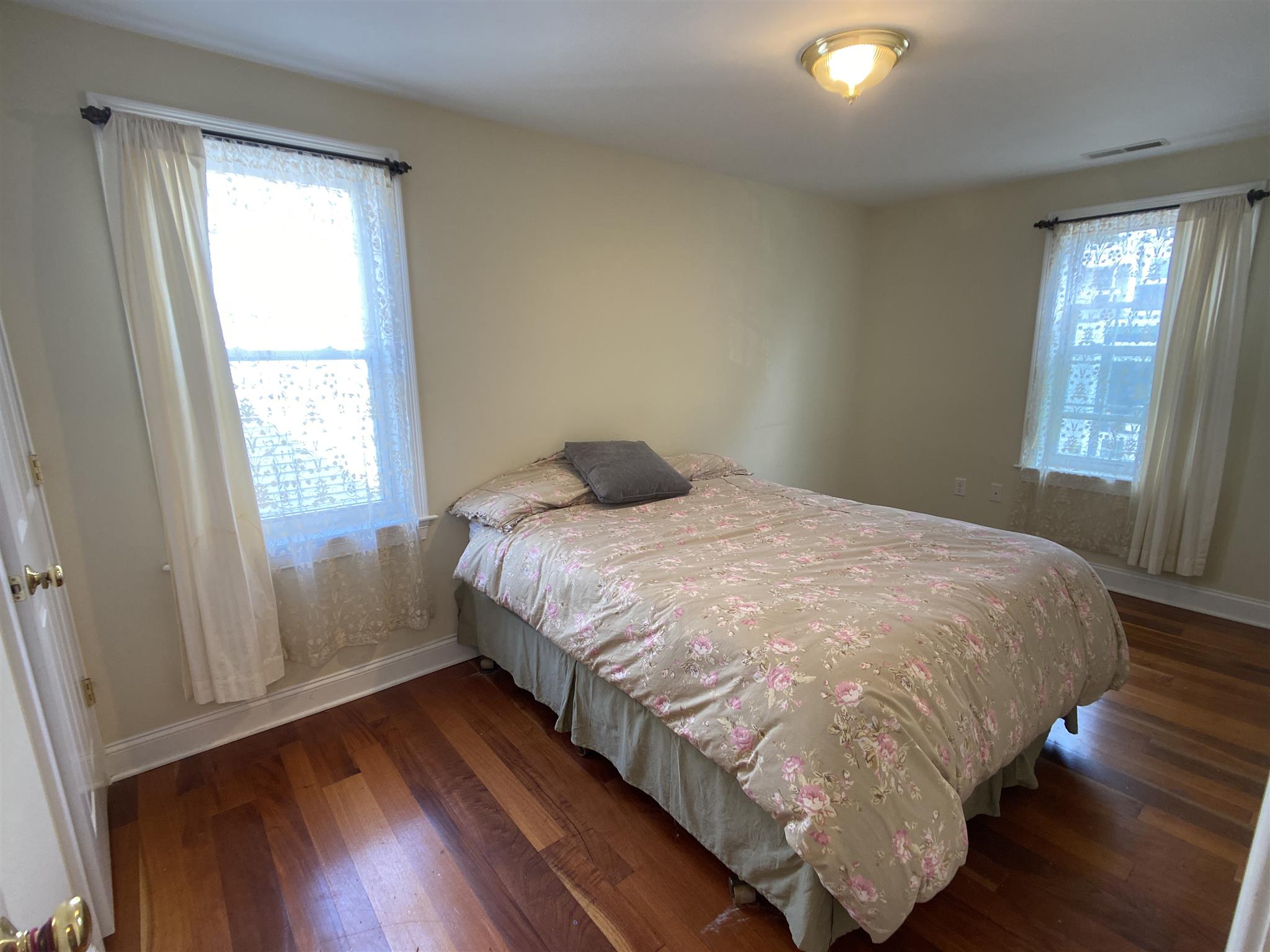 9 Winthrop Ct, Medford