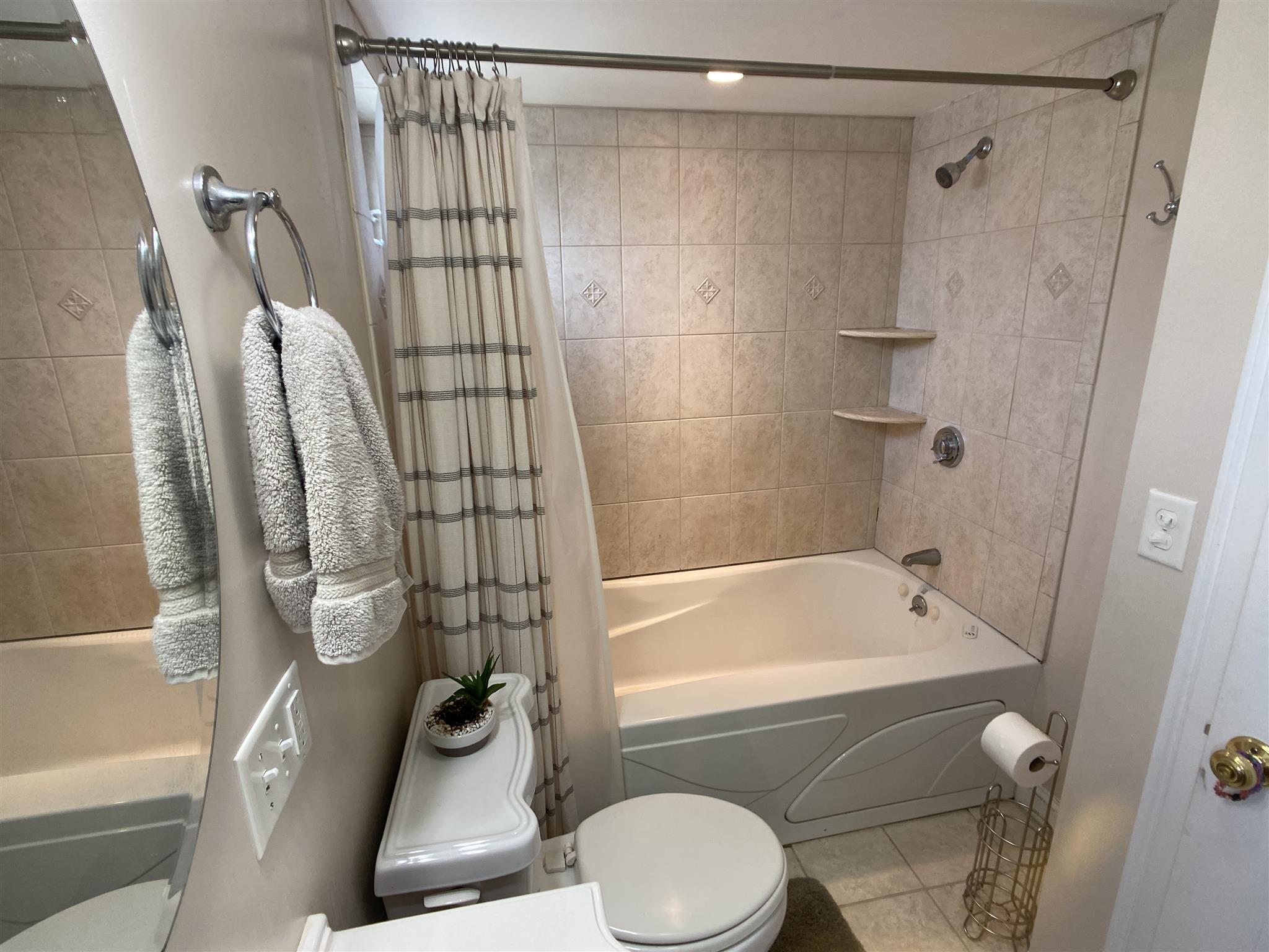 9 Winthrop Ct, Medford