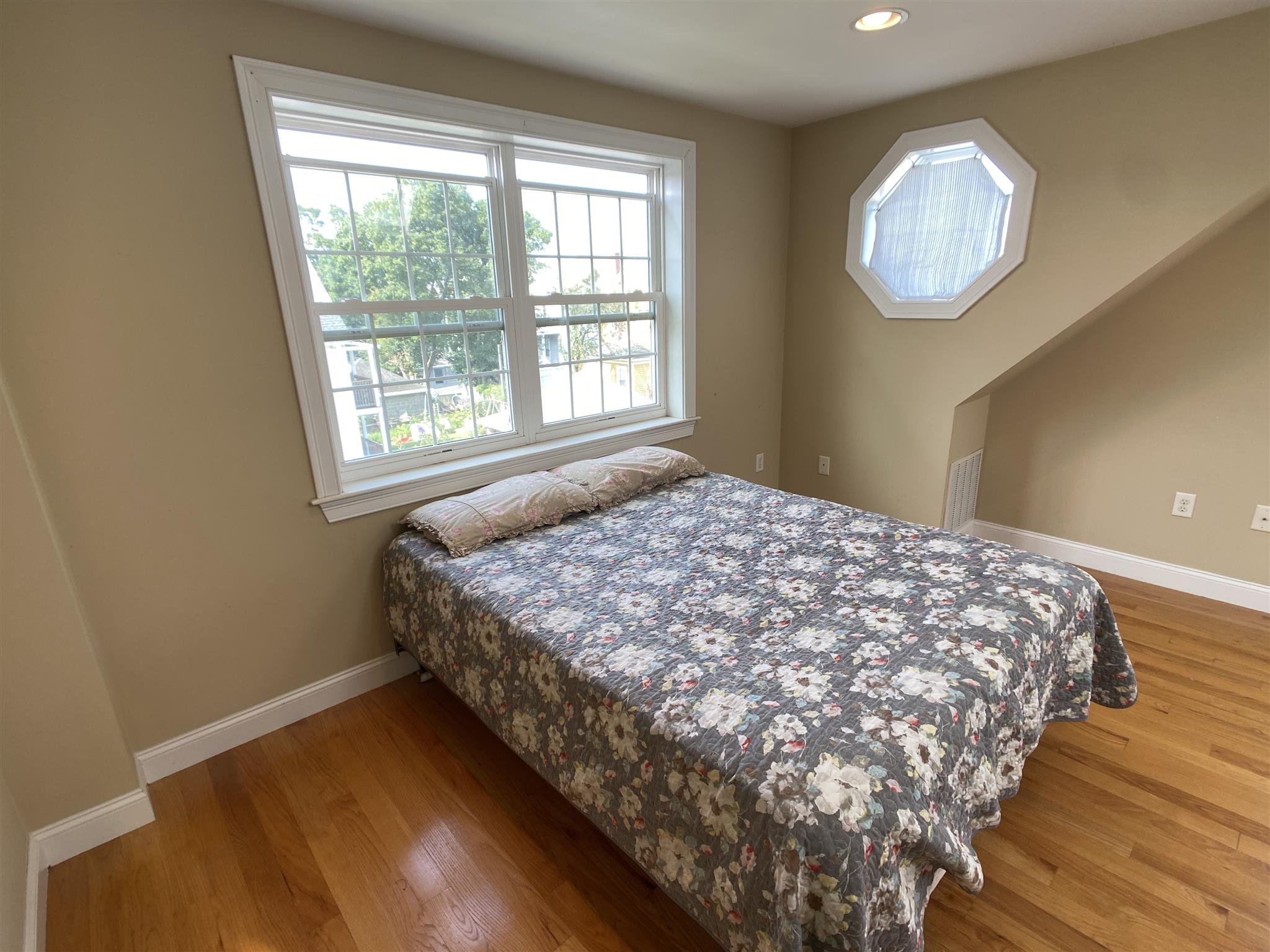 9 Winthrop Ct, Medford