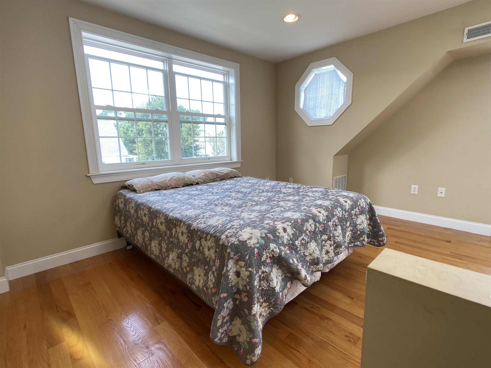 9 Winthrop Ct, Medford