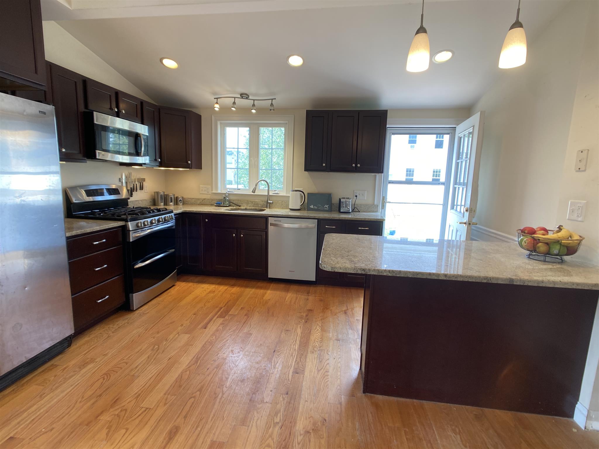 9 Winthrop Ct, Medford