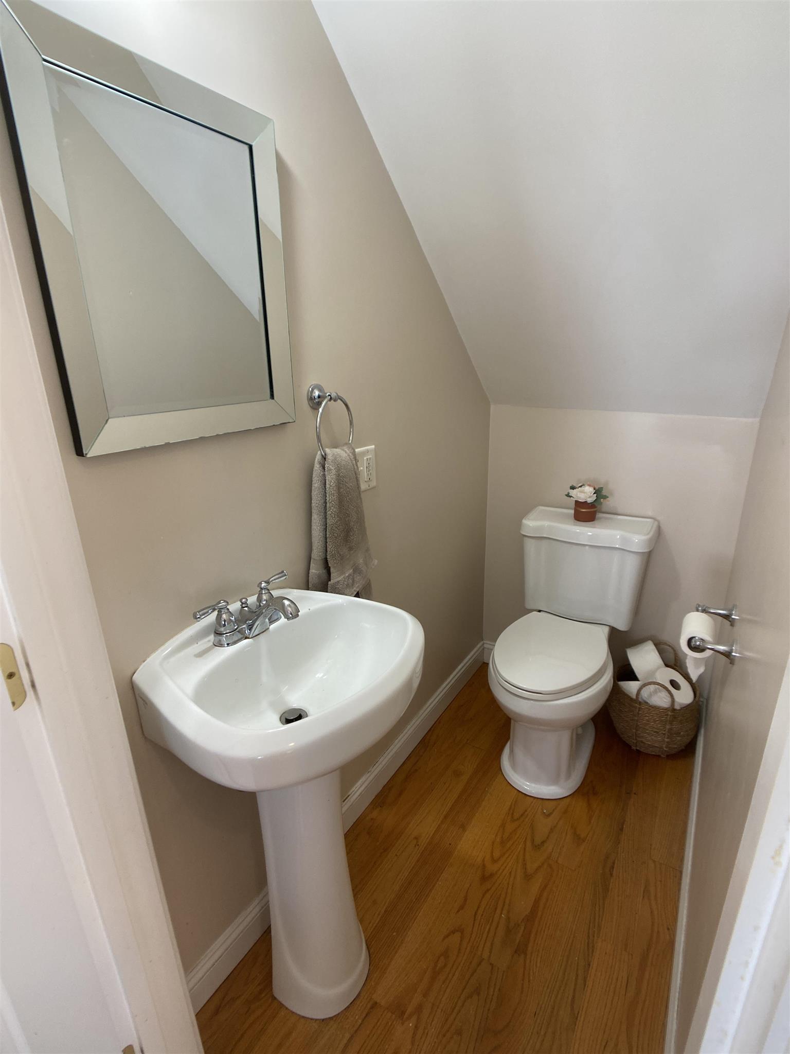 11 Winthrop Ct, Medford