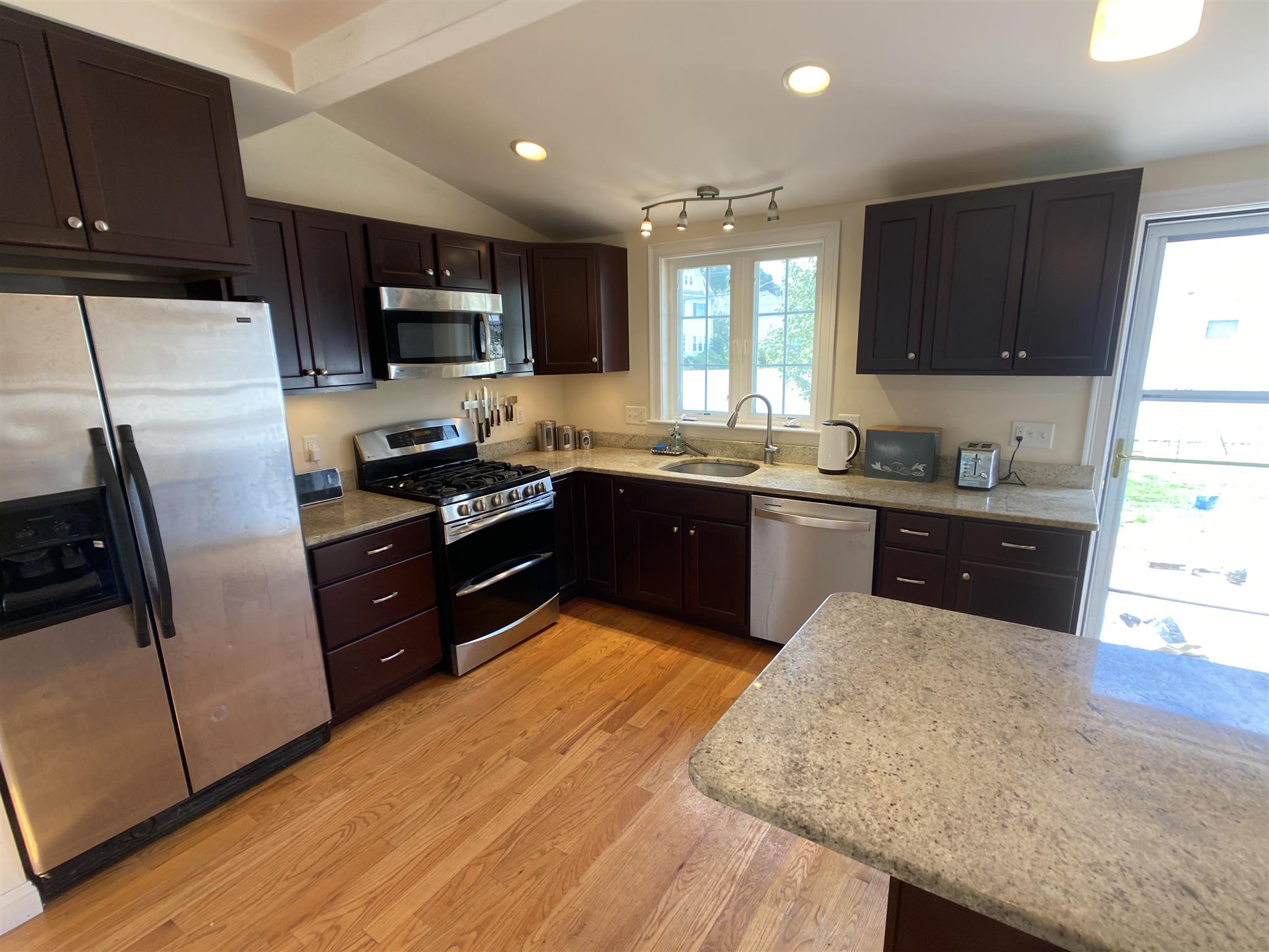 11 Winthrop Ct, Medford