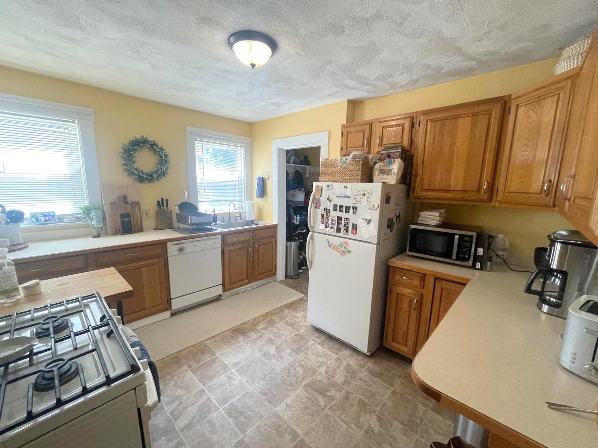 17 Irvington Rd, West Somerville