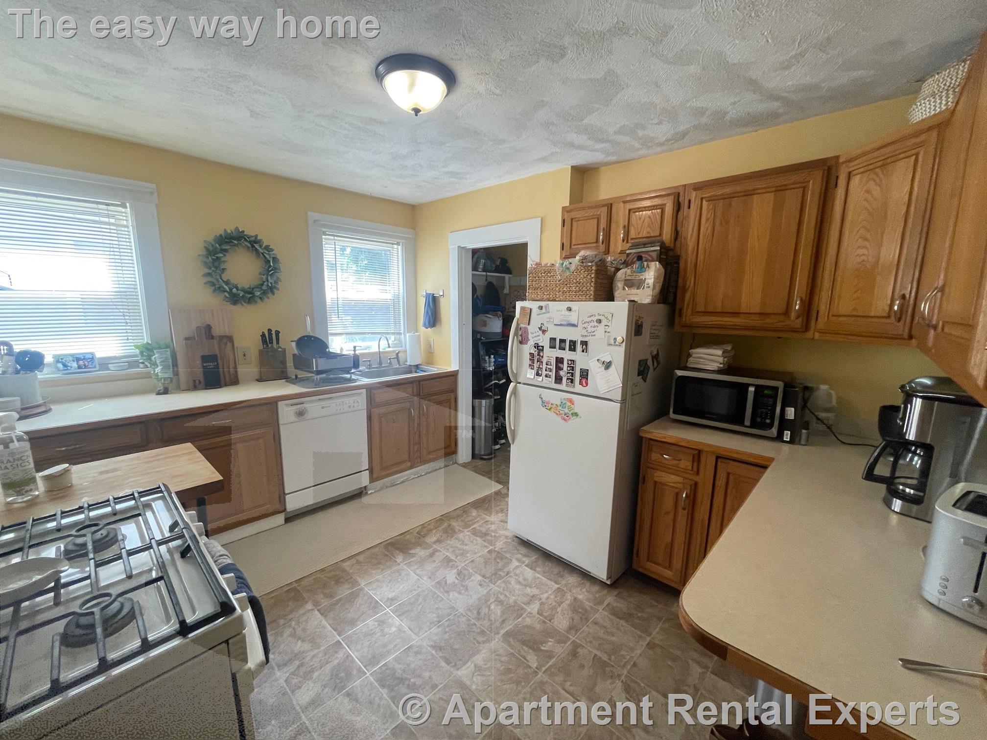 17 Irvington Rd, West Somerville