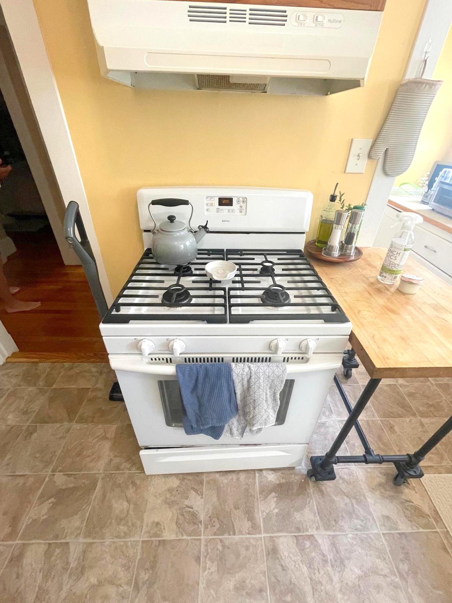 17 Irvington Rd, West Somerville