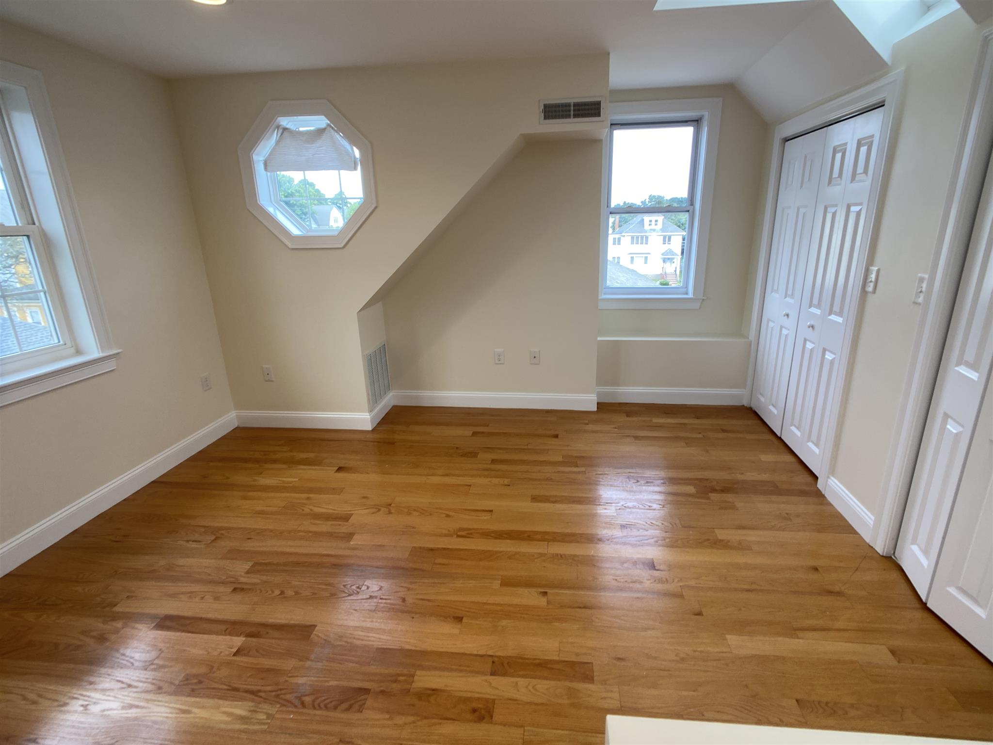 9 Winthrop Cr, Medford