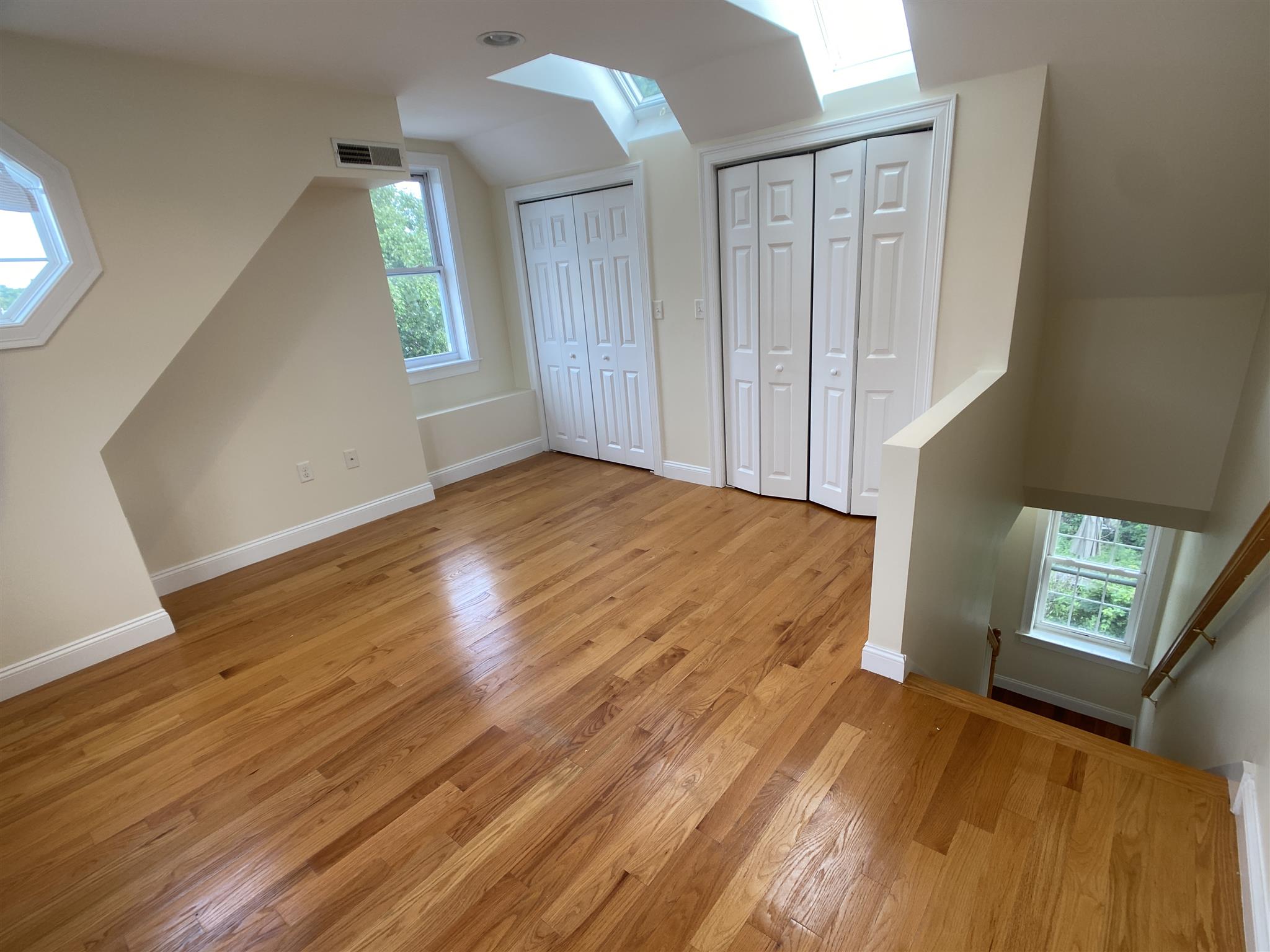 9 Winthrop Cr, Medford