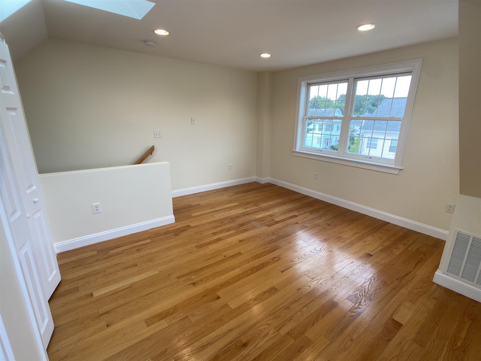 9 Winthrop Cr, Medford