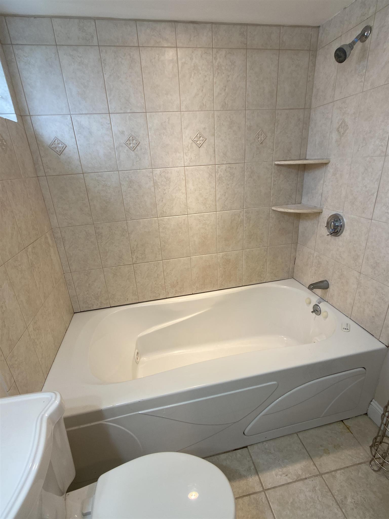 9 Winthrop Cr, Medford