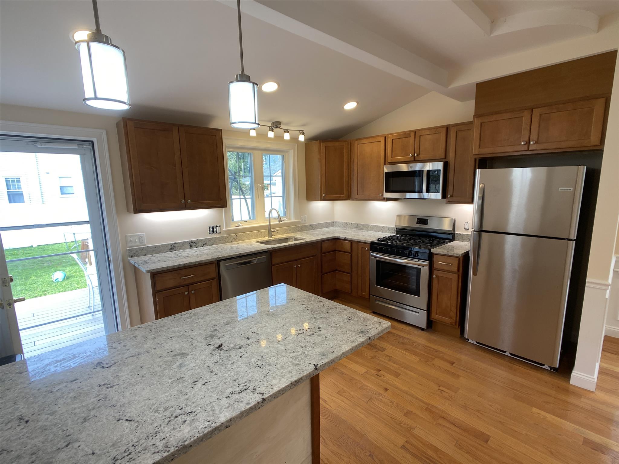 9 Winthrop Cr, Medford