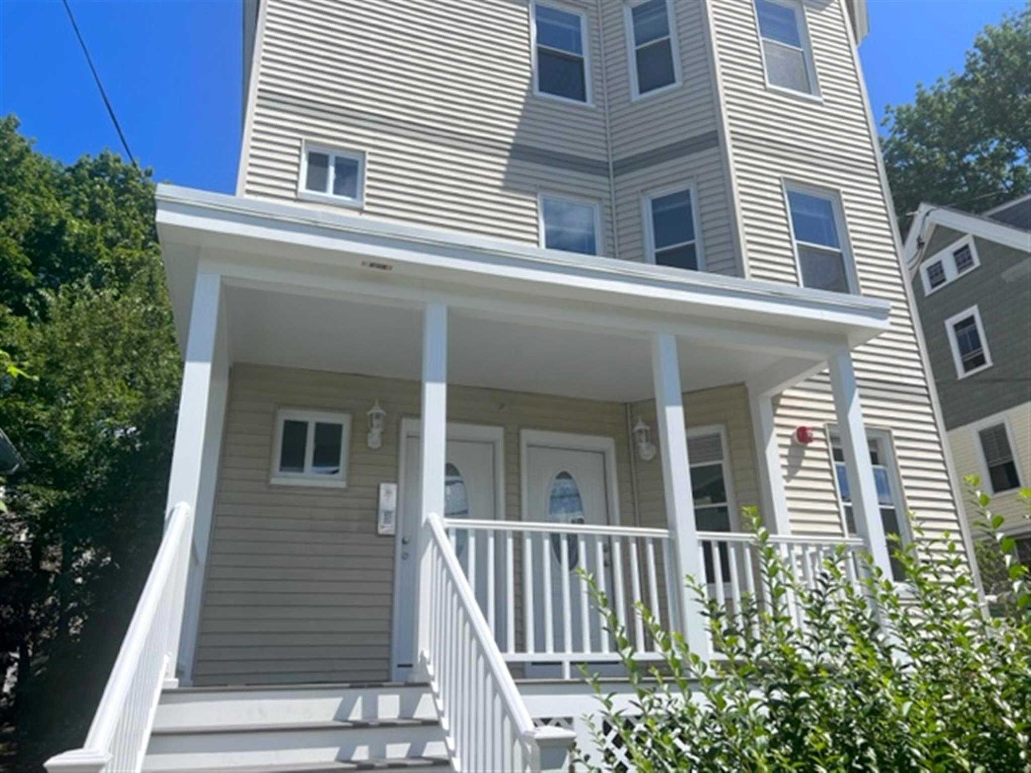 33 Raymond Ave, Teele Square