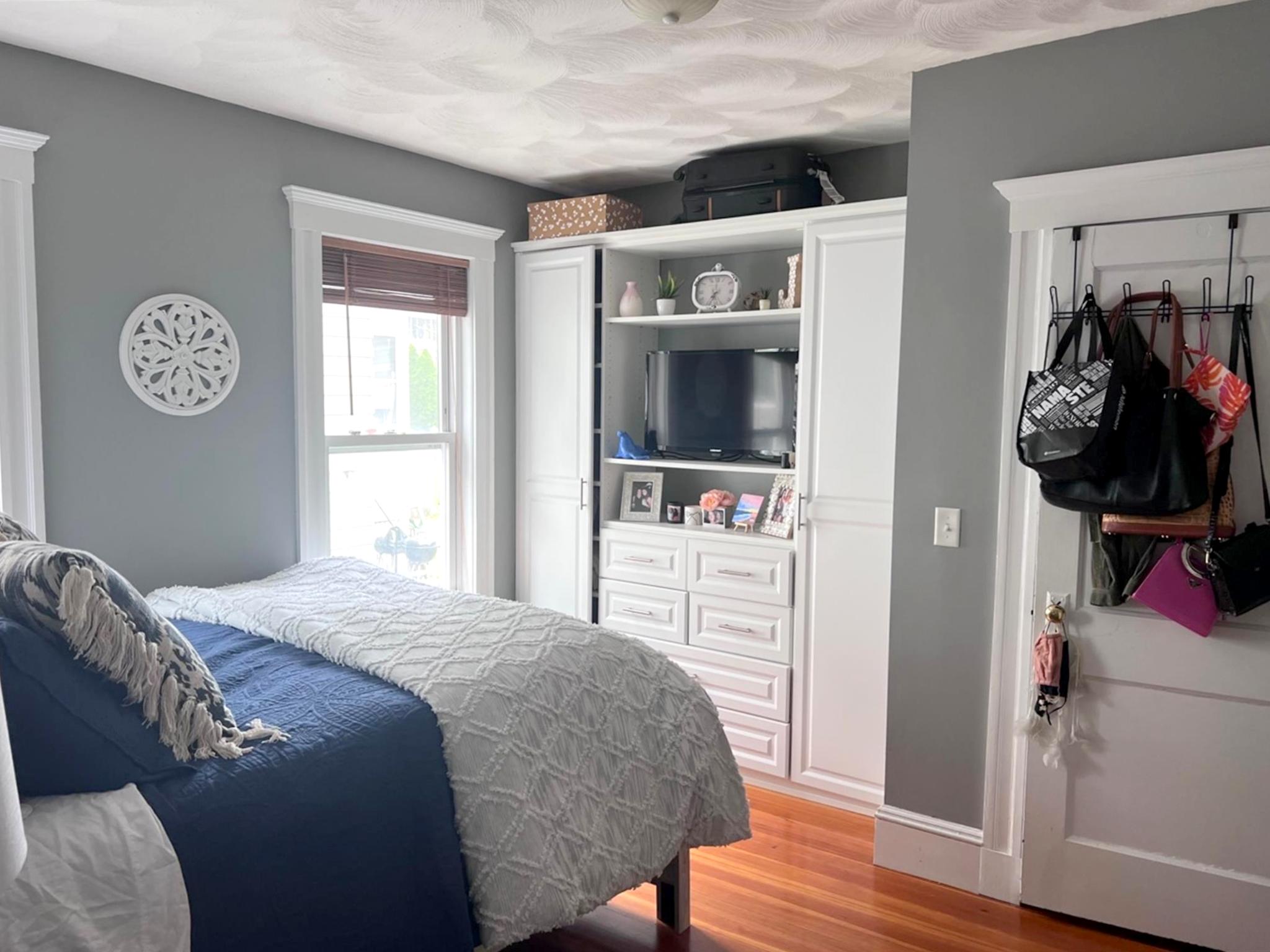 977 Broadway, Davis Square