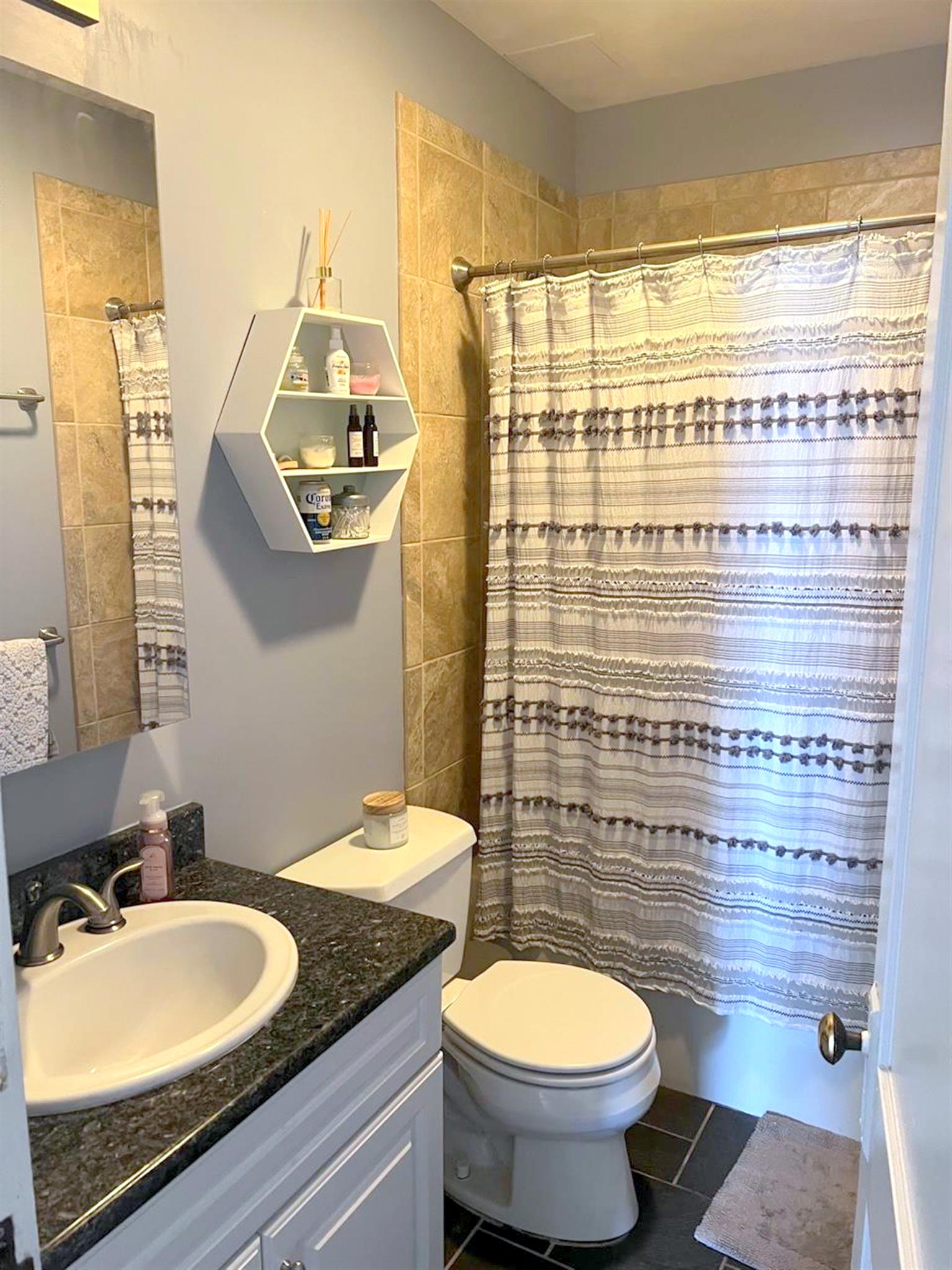 977 Broadway, Davis Square