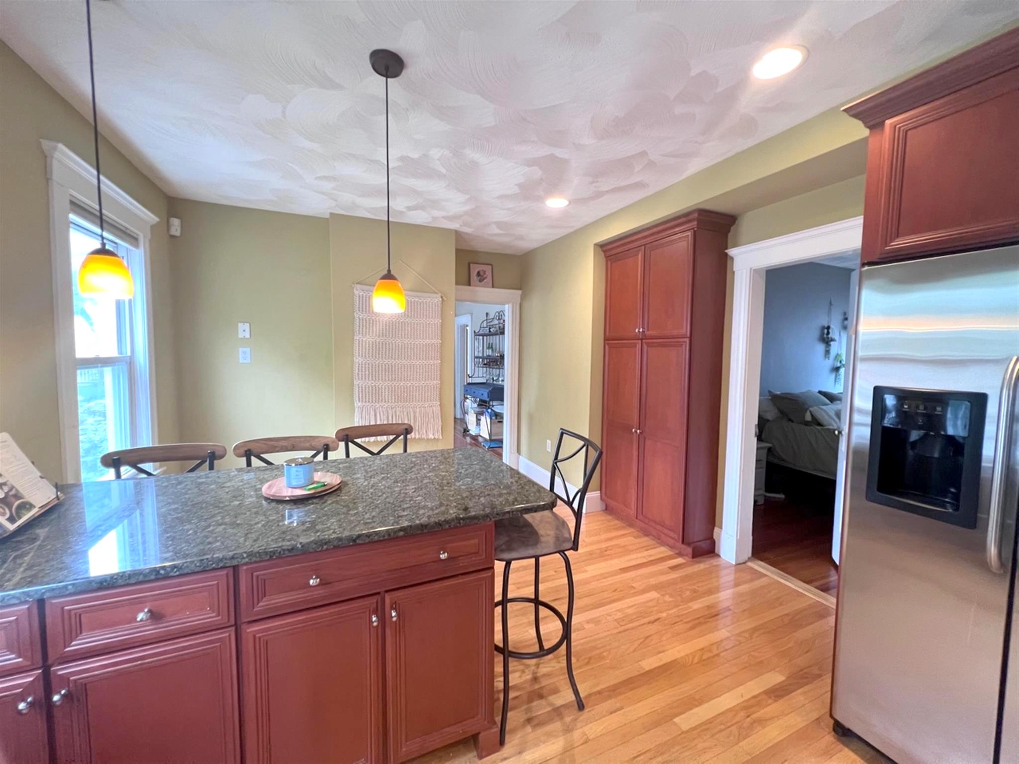 977 Broadway, Davis Square