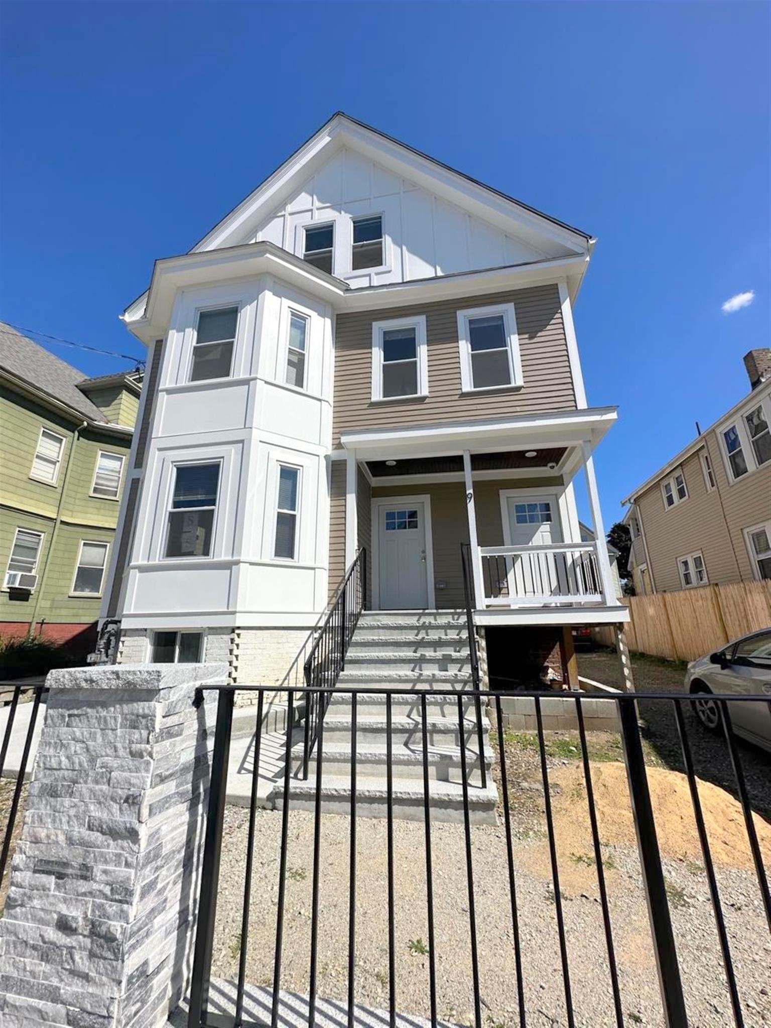 9 Bartlett St, Magoun Square