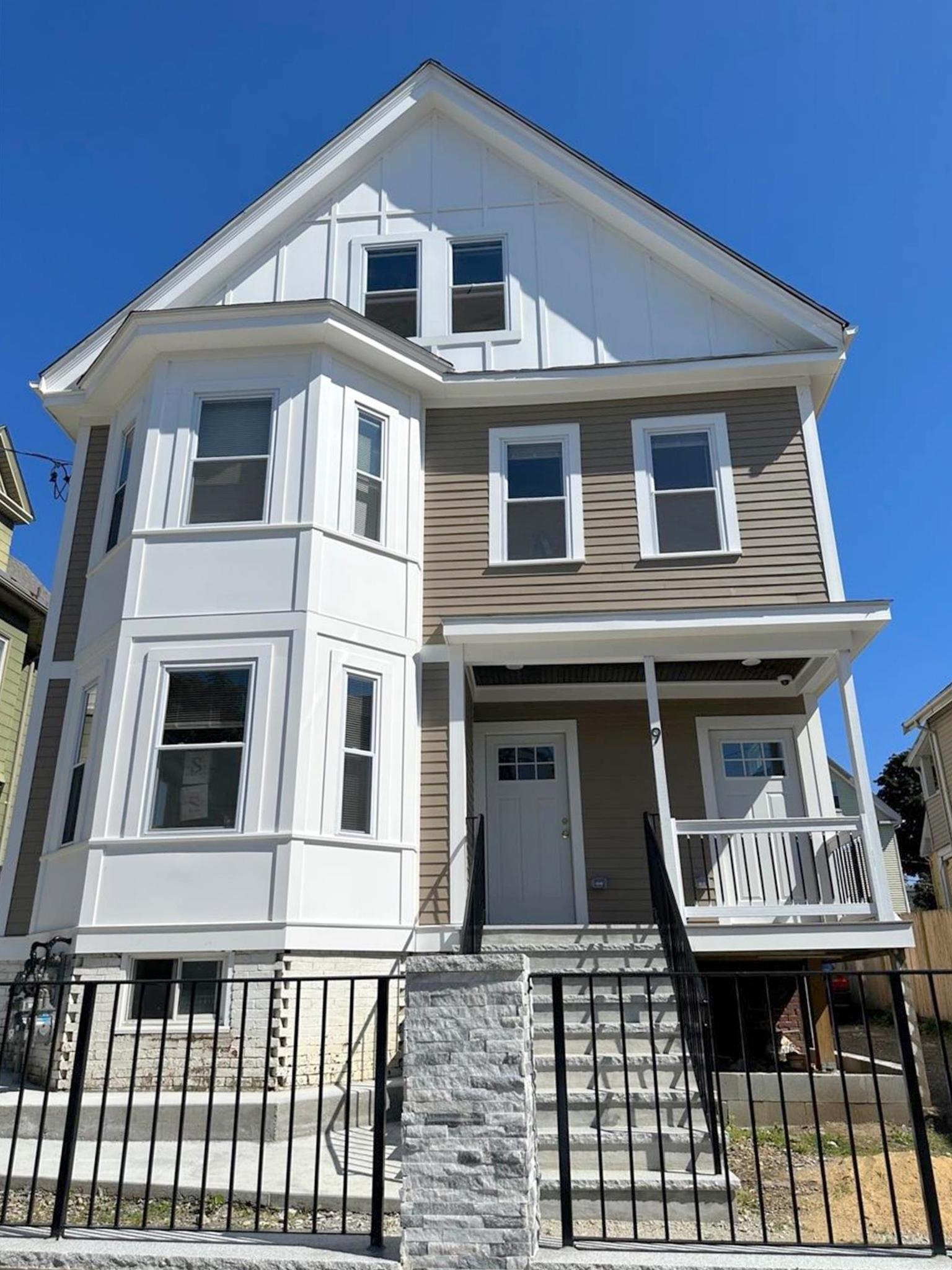 9 Bartlett St, Magoun Square