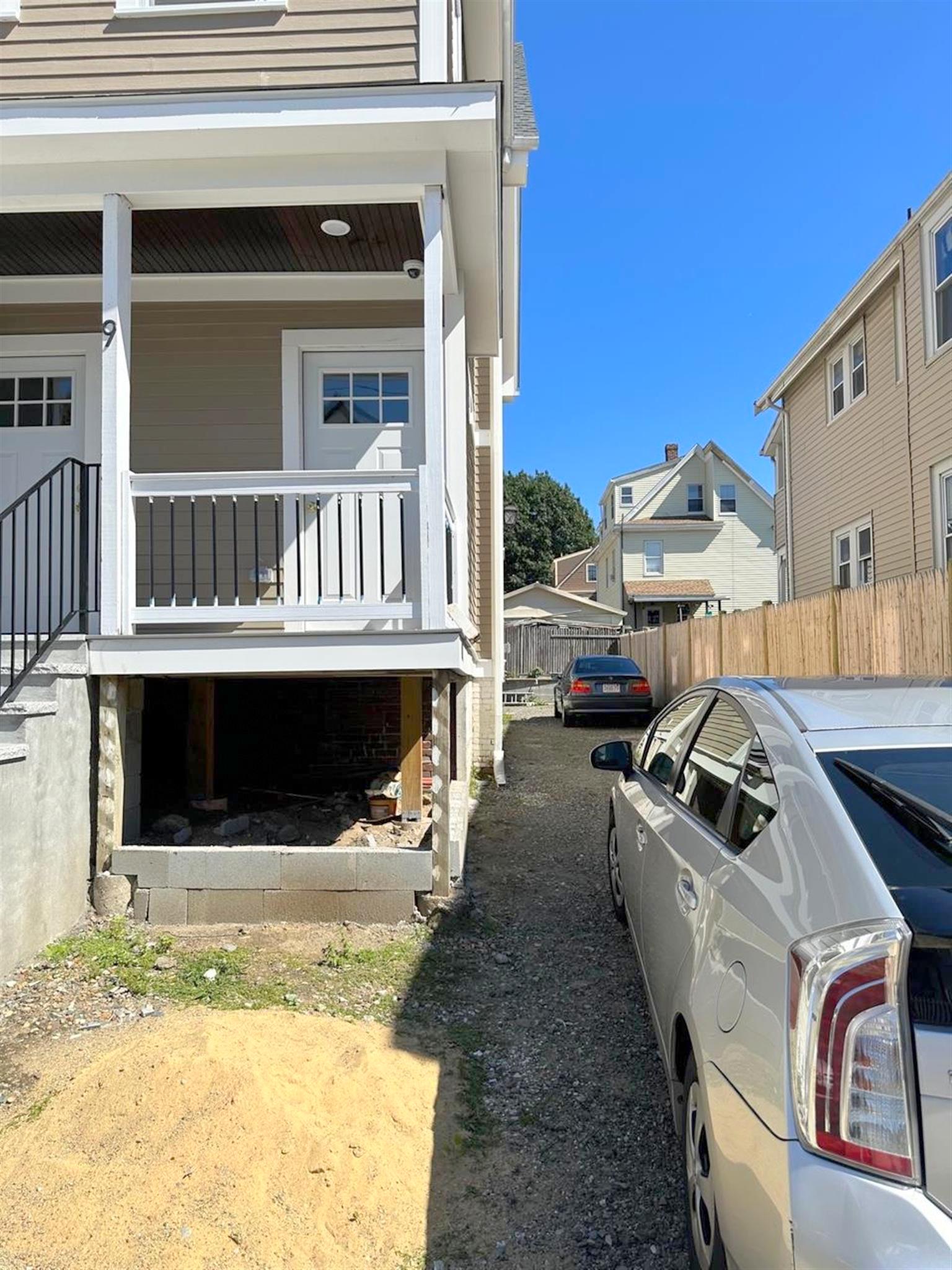 9 Bartlett St, Magoun Square