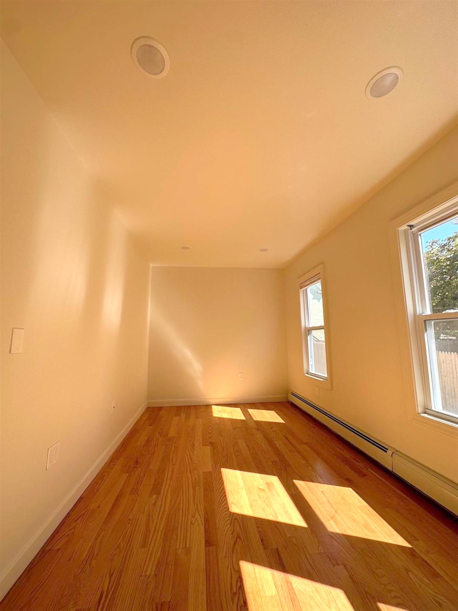 9 Bartlett St, Magoun Square