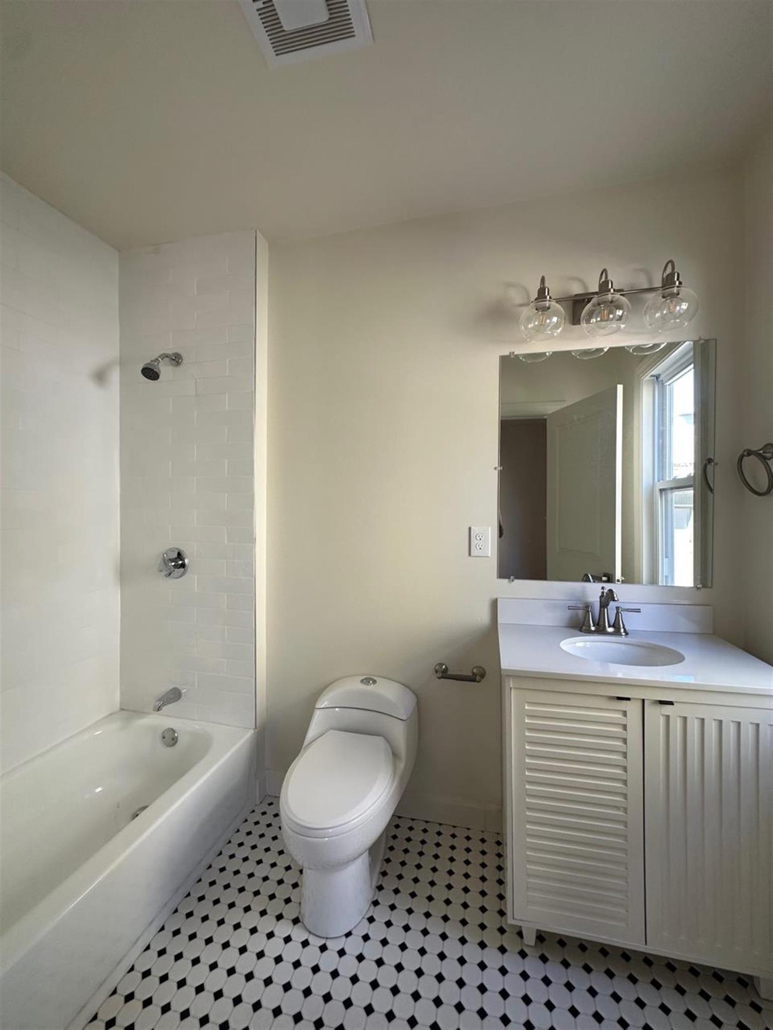 9 Bartlett St, Magoun Square