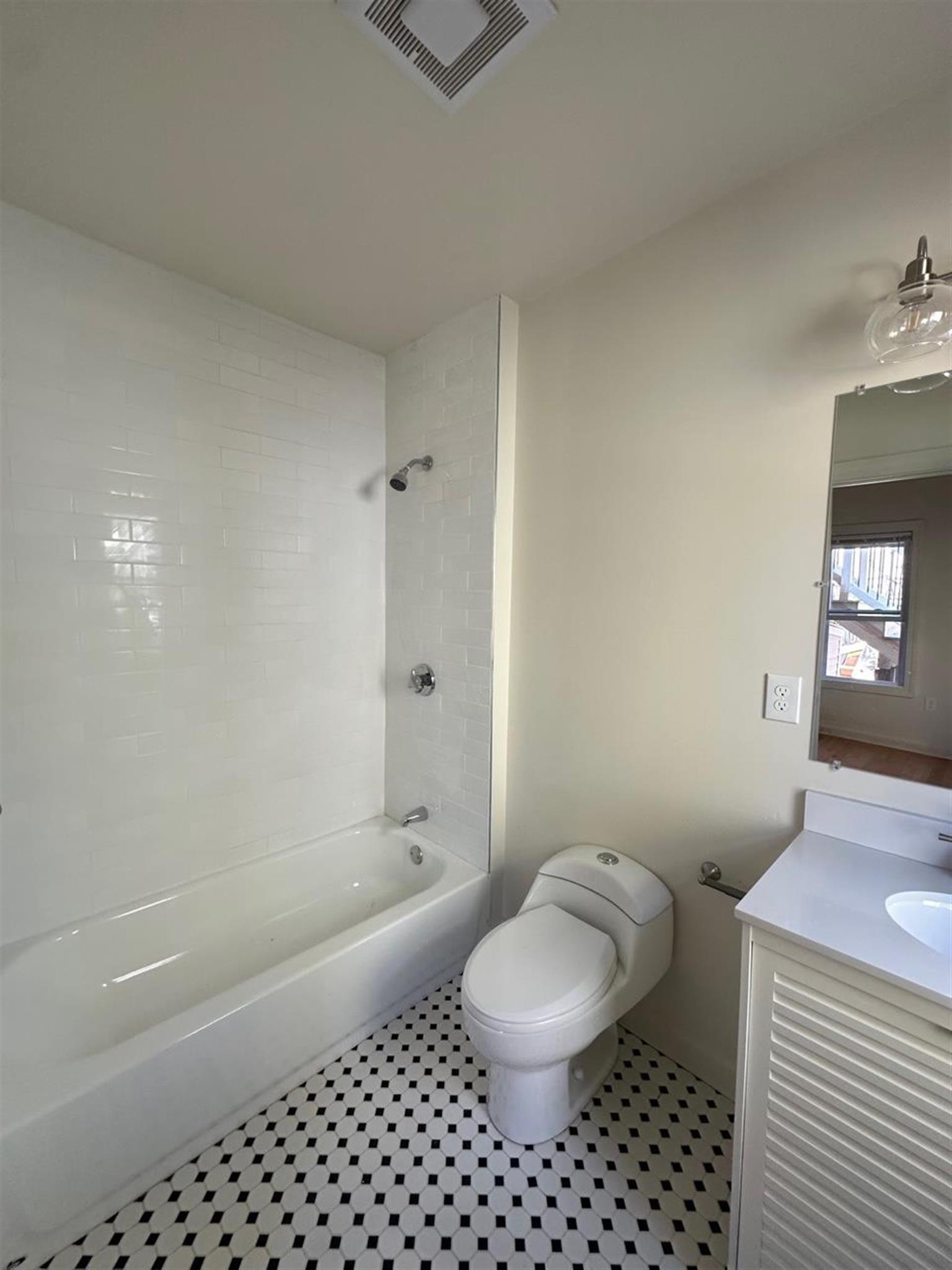 9 Bartlett St, Magoun Square