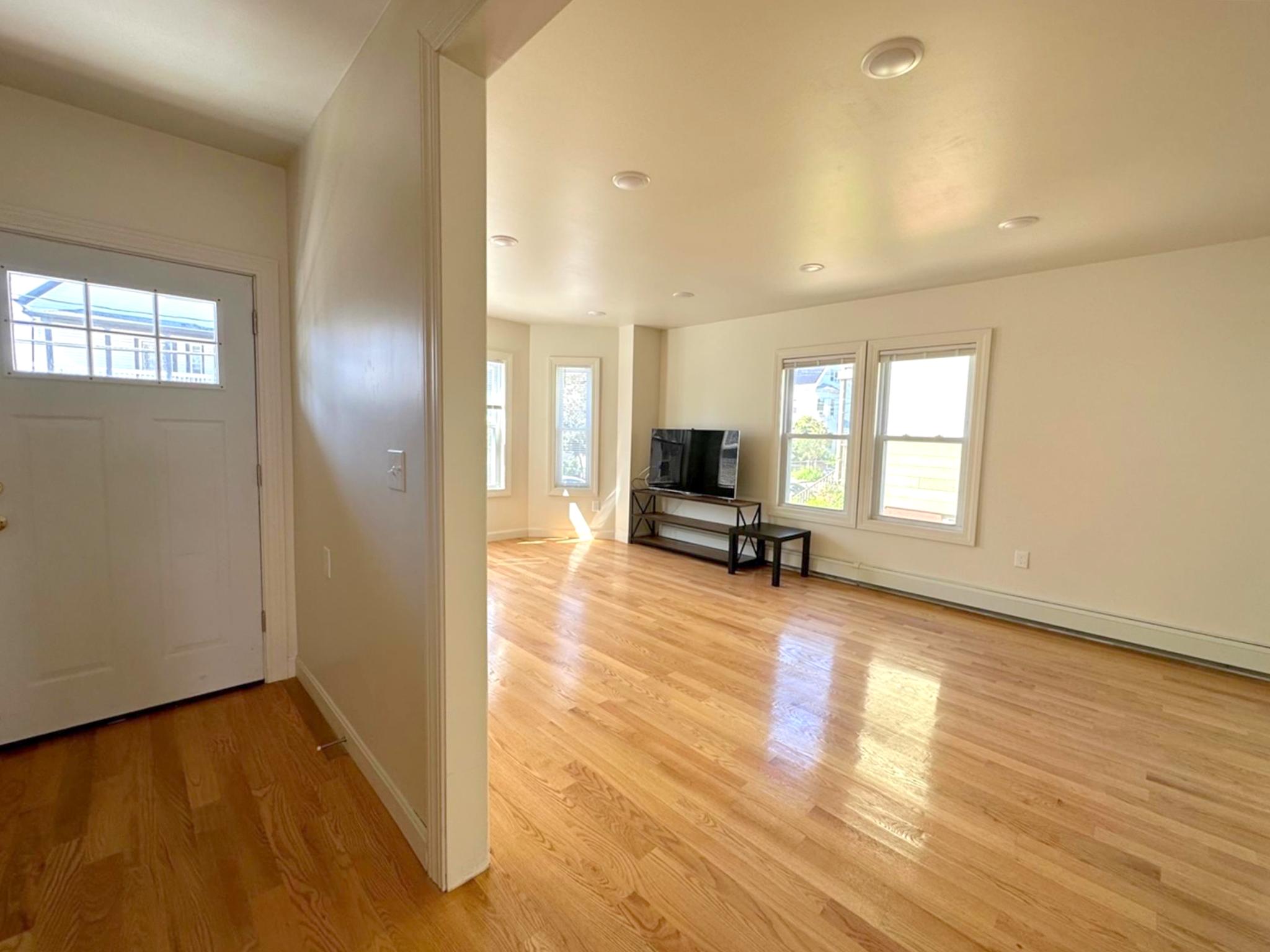 9 Bartlett St, Magoun Square