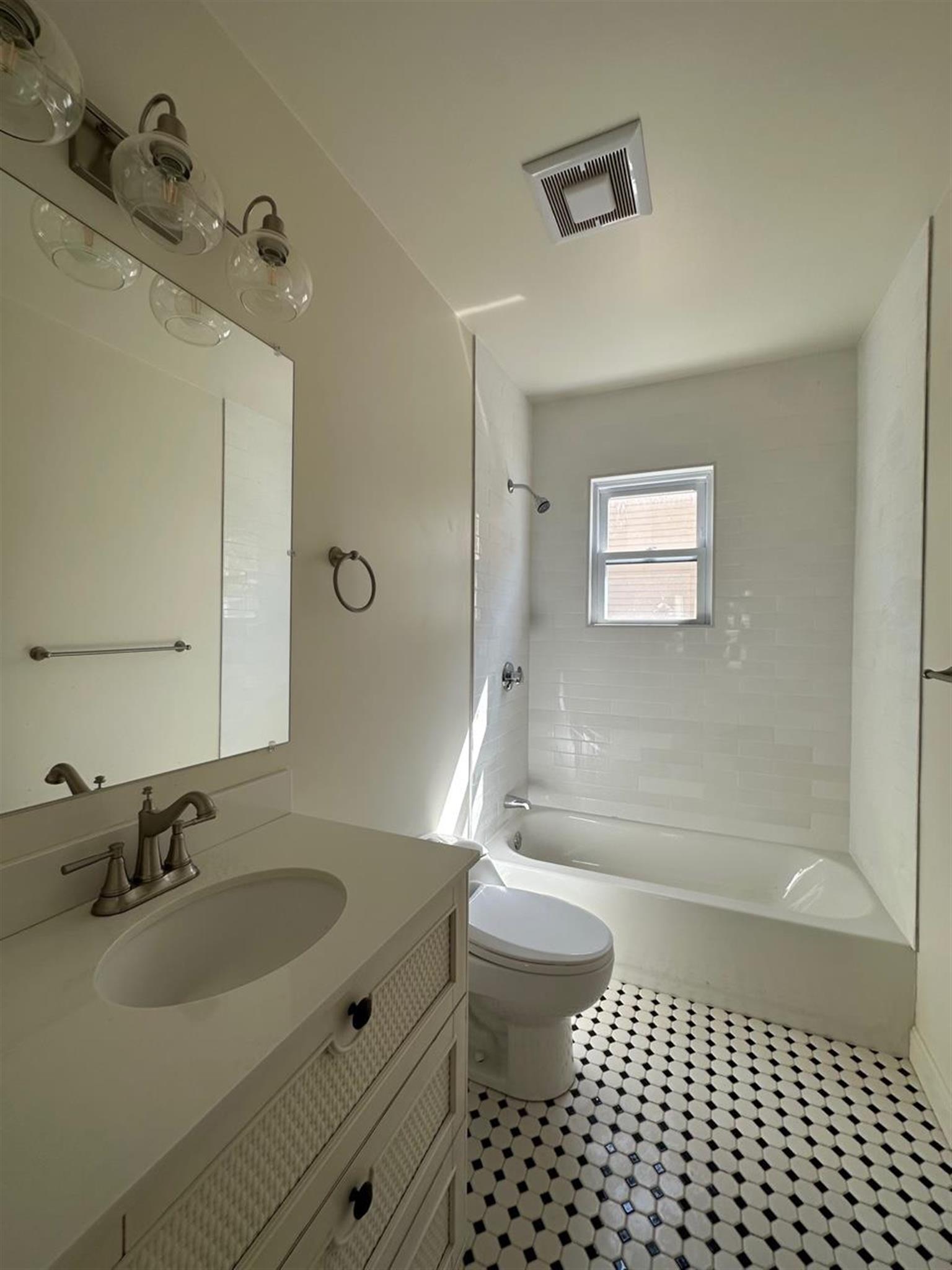 9 Bartlett St, Magoun Square