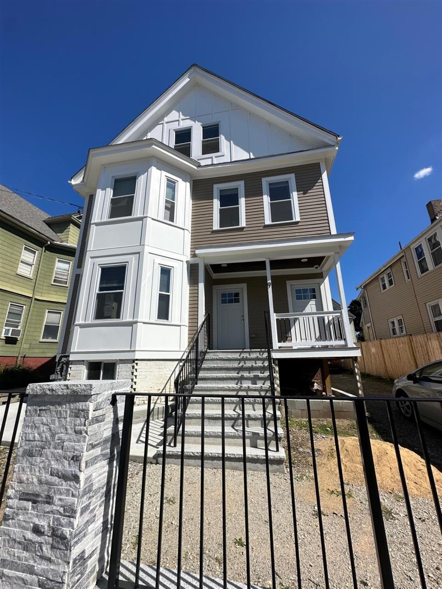 9 Bartlett St, Magoun Square