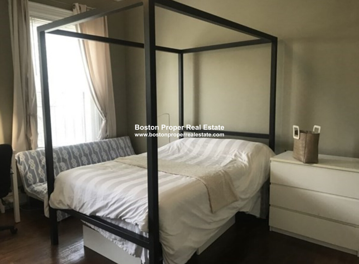 323 Beacon St, Back Bay