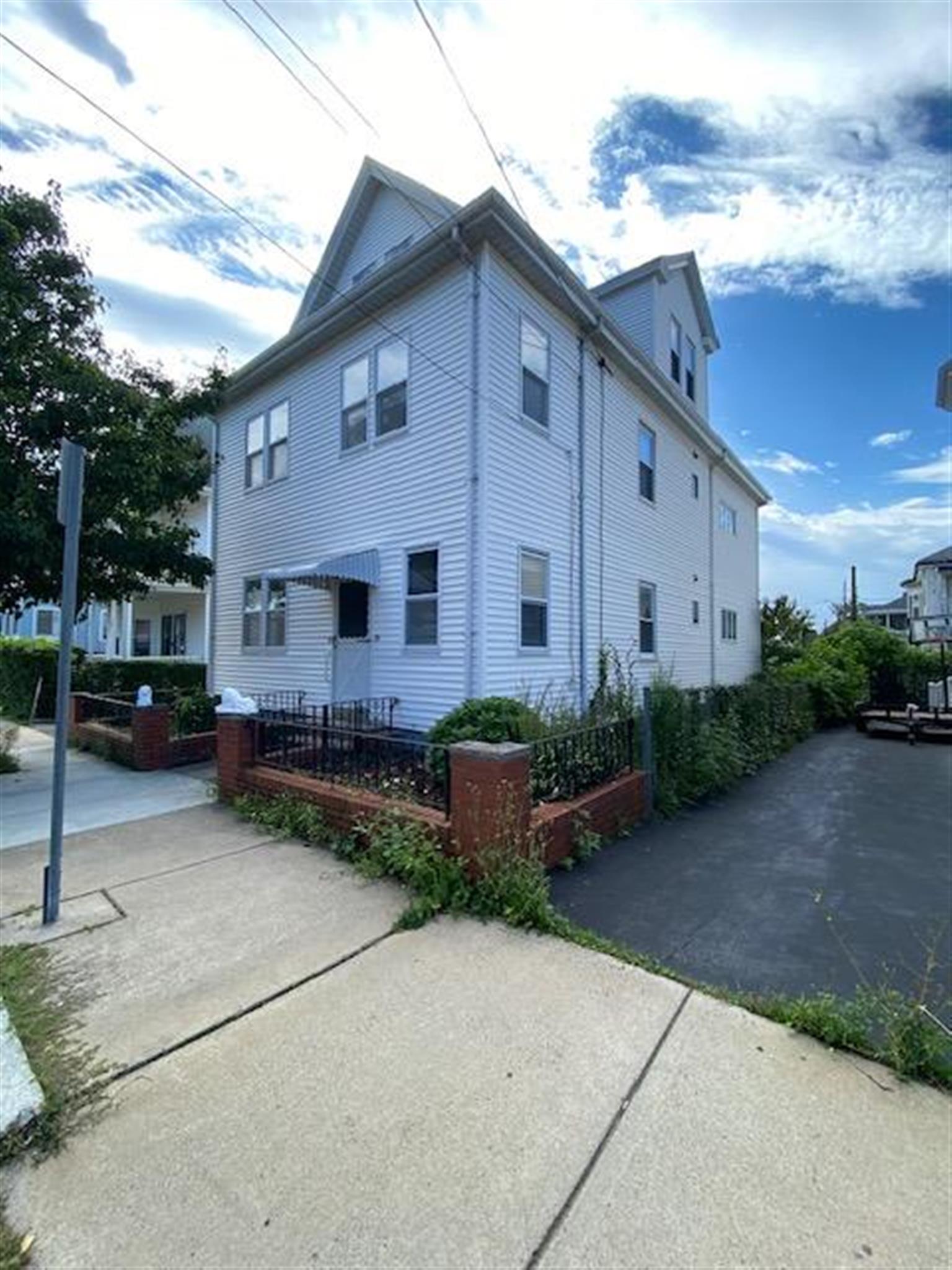 18 Frederick Ave, Tufts University