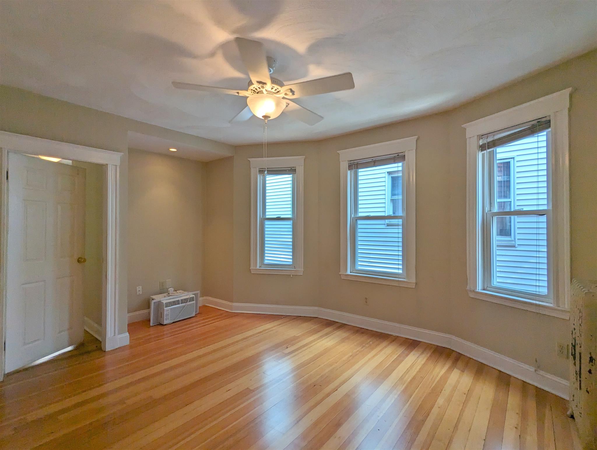 79 Conwell Ave, West Somerville