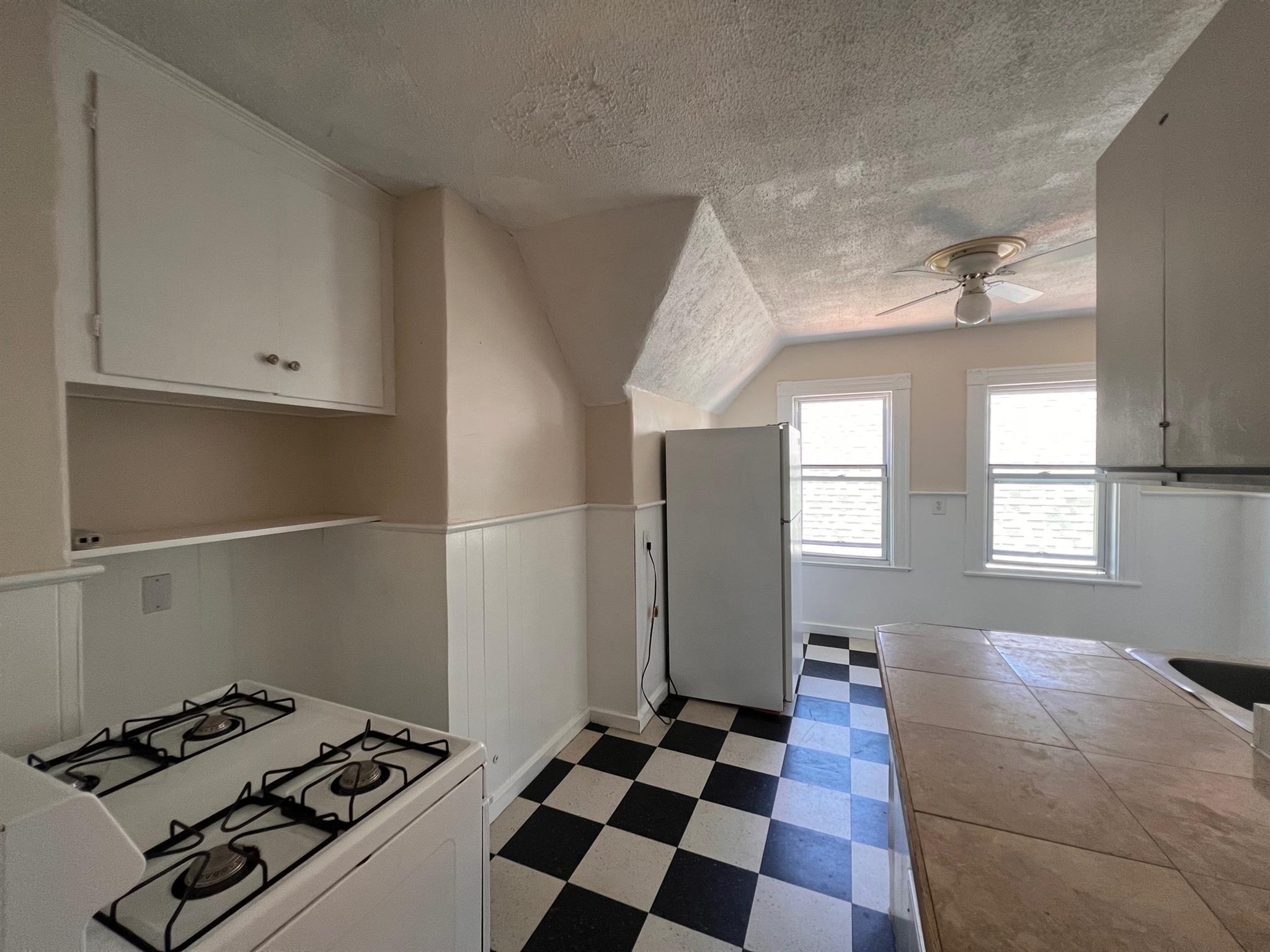 578 Main, Ball Square