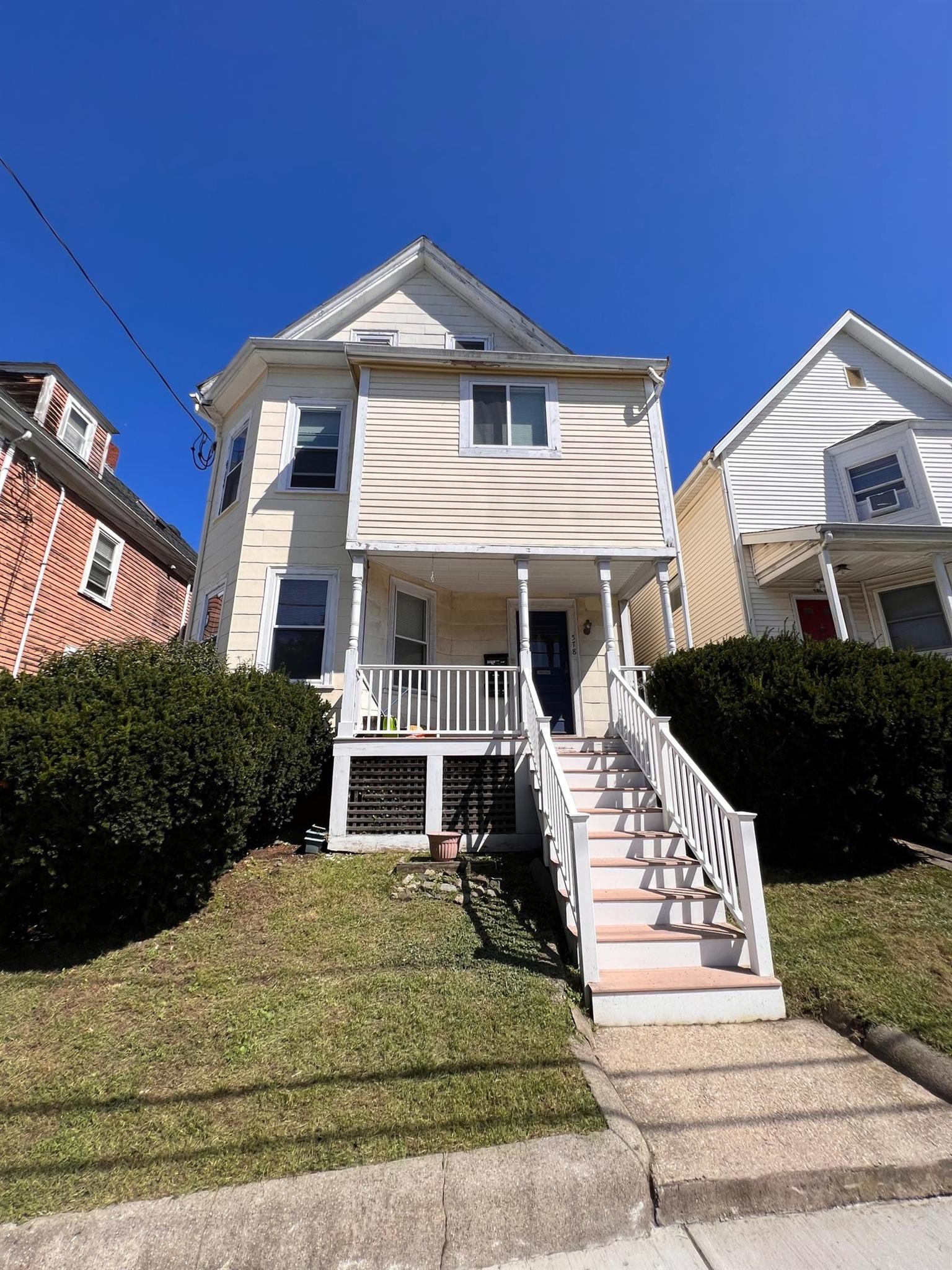 578 Main, Ball Square