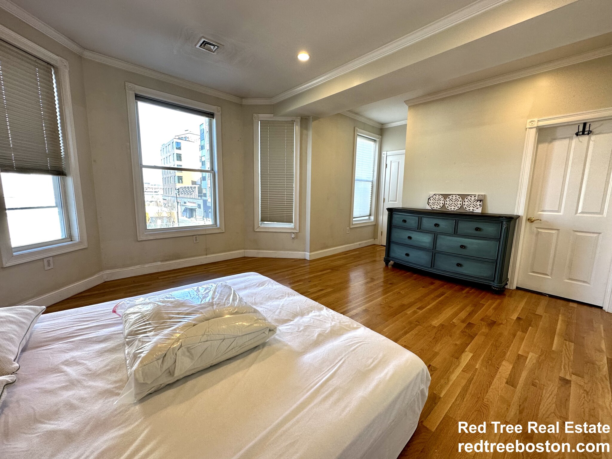 324 Dorchester St, South Boston