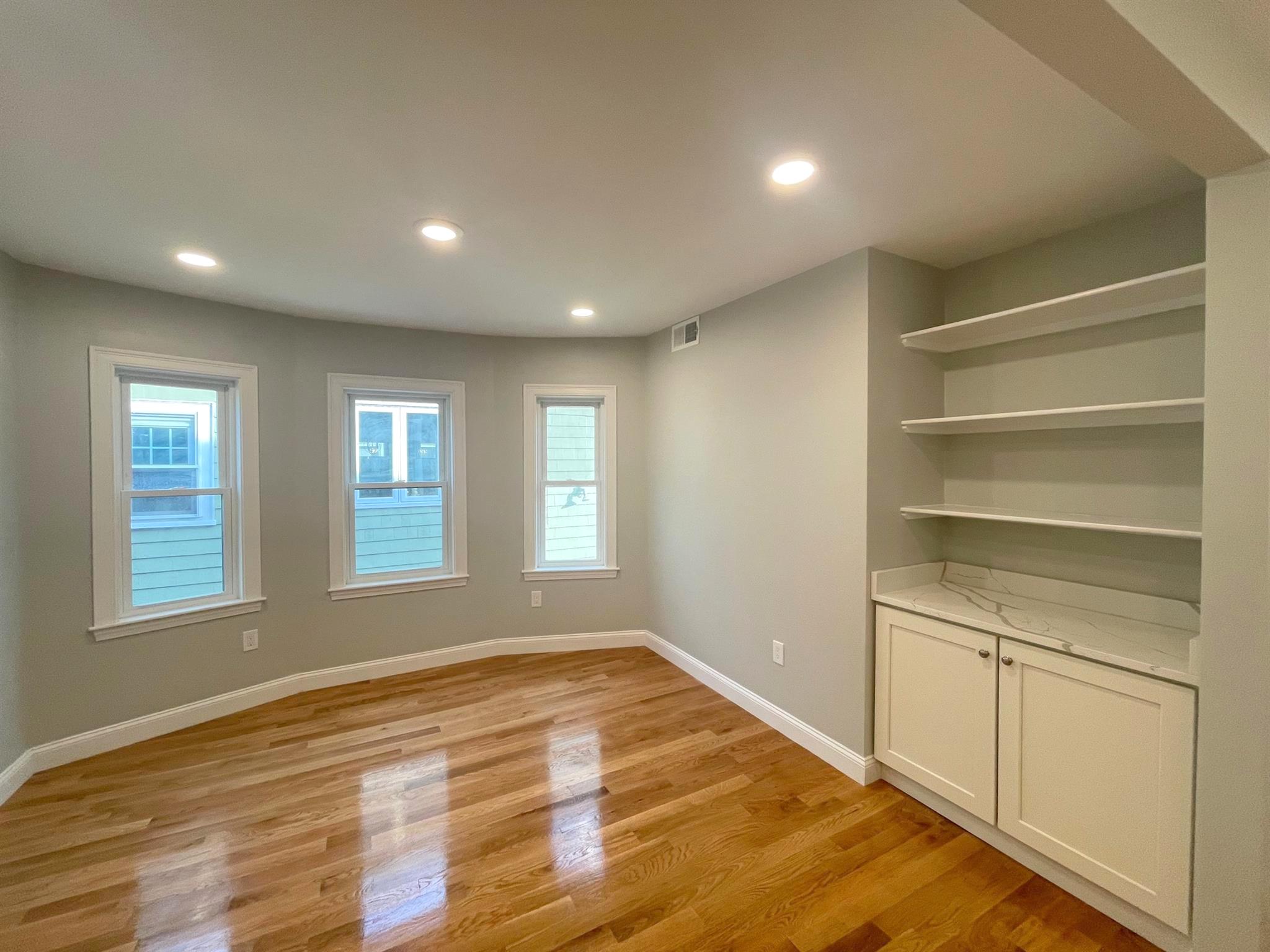 22 Glendale Ave, Davis Square