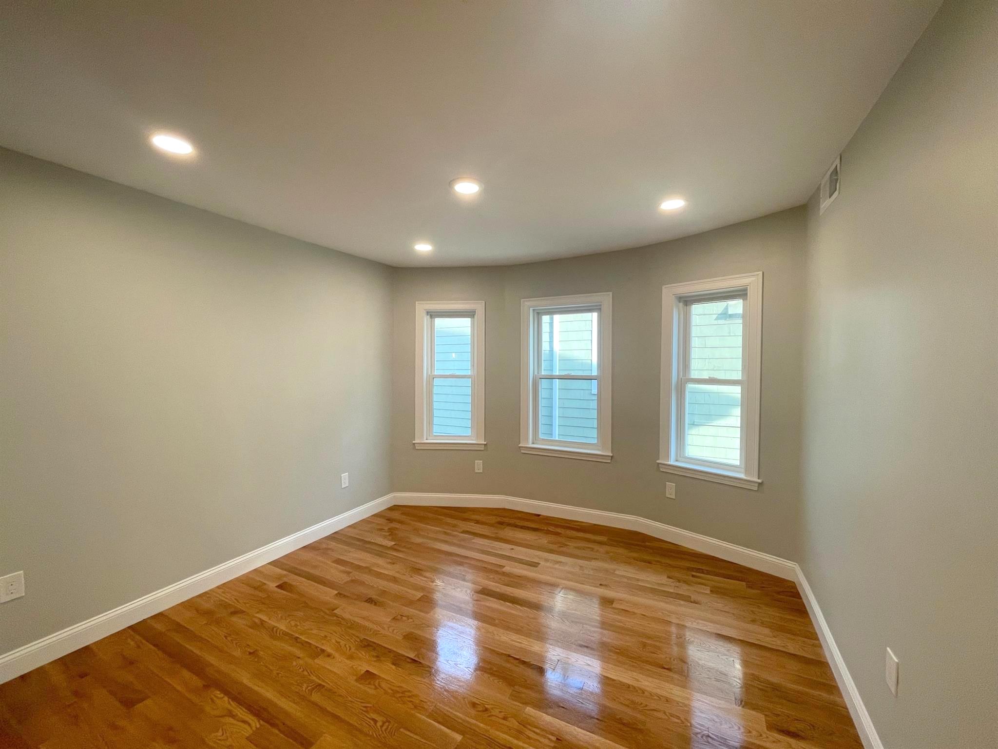 22 Glendale Ave, Davis Square