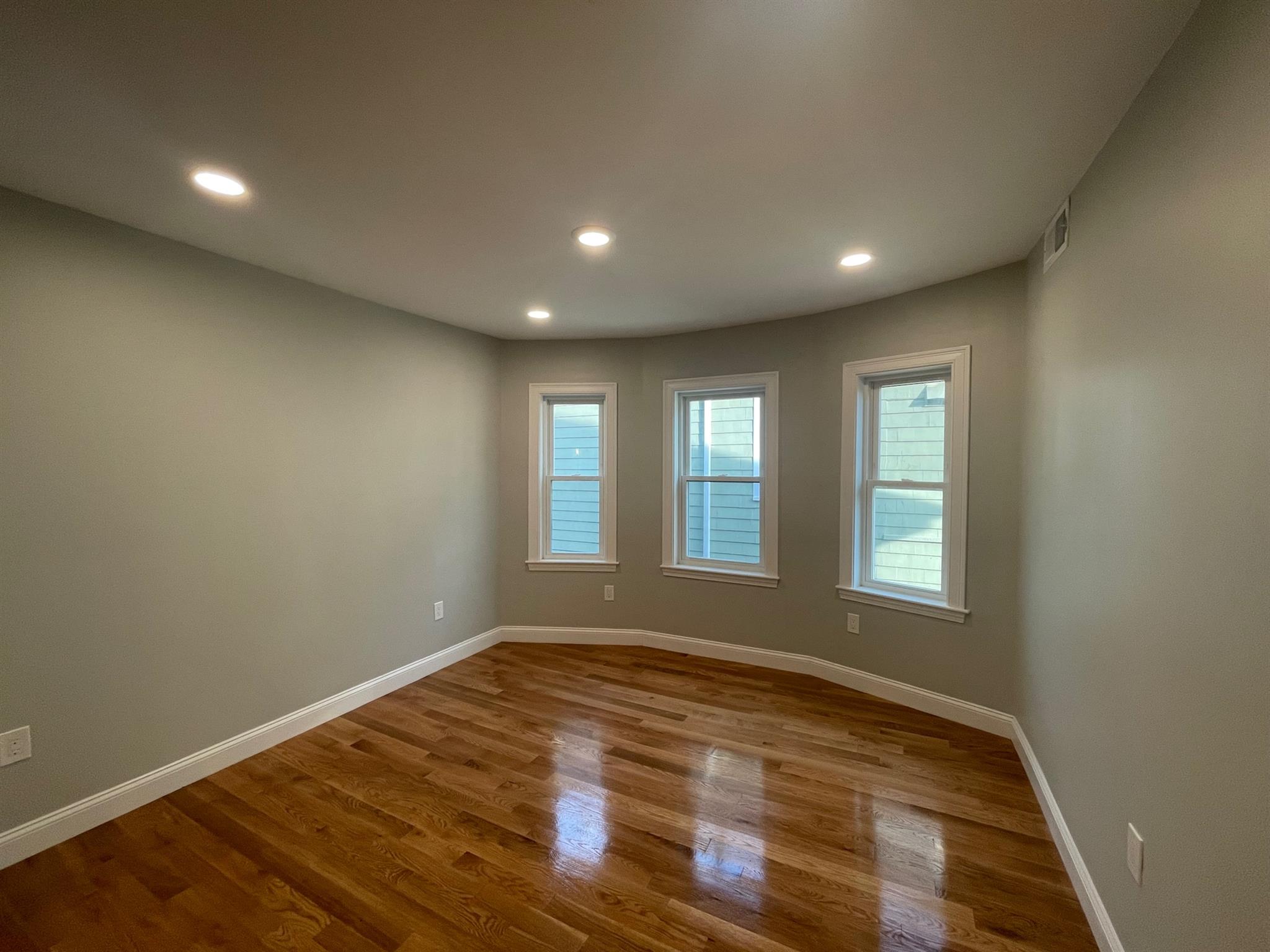 22 Glendale Ave, Davis Square