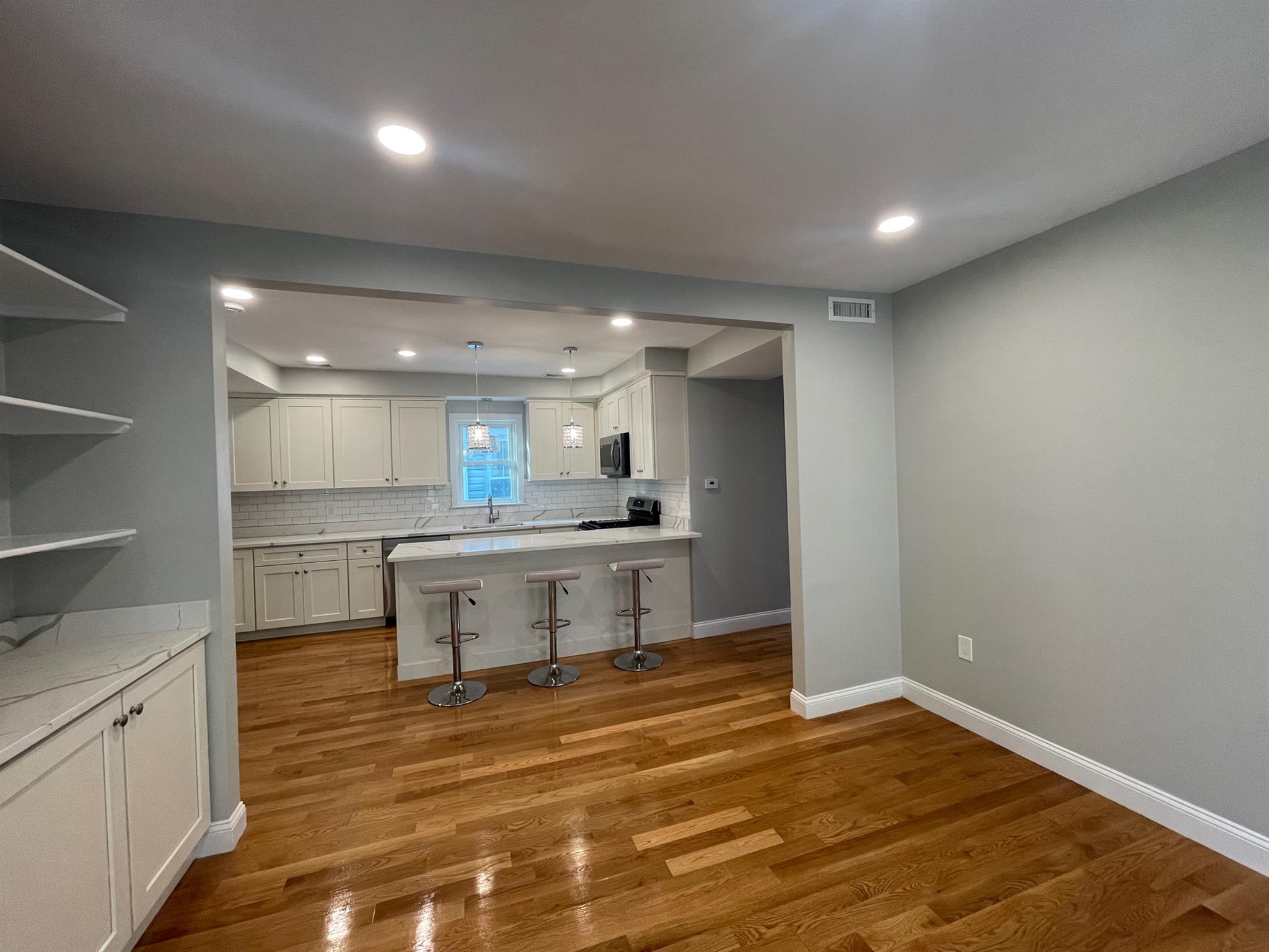 22 Glendale Ave, Davis Square