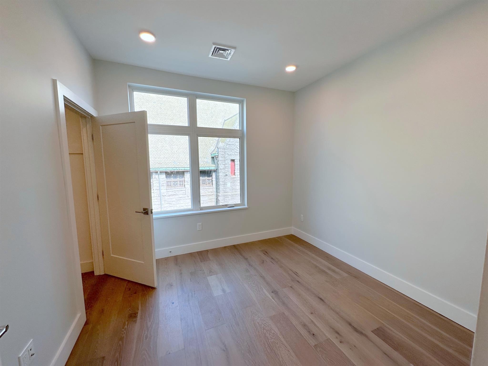 124 Highland Ave, Prospect Hill