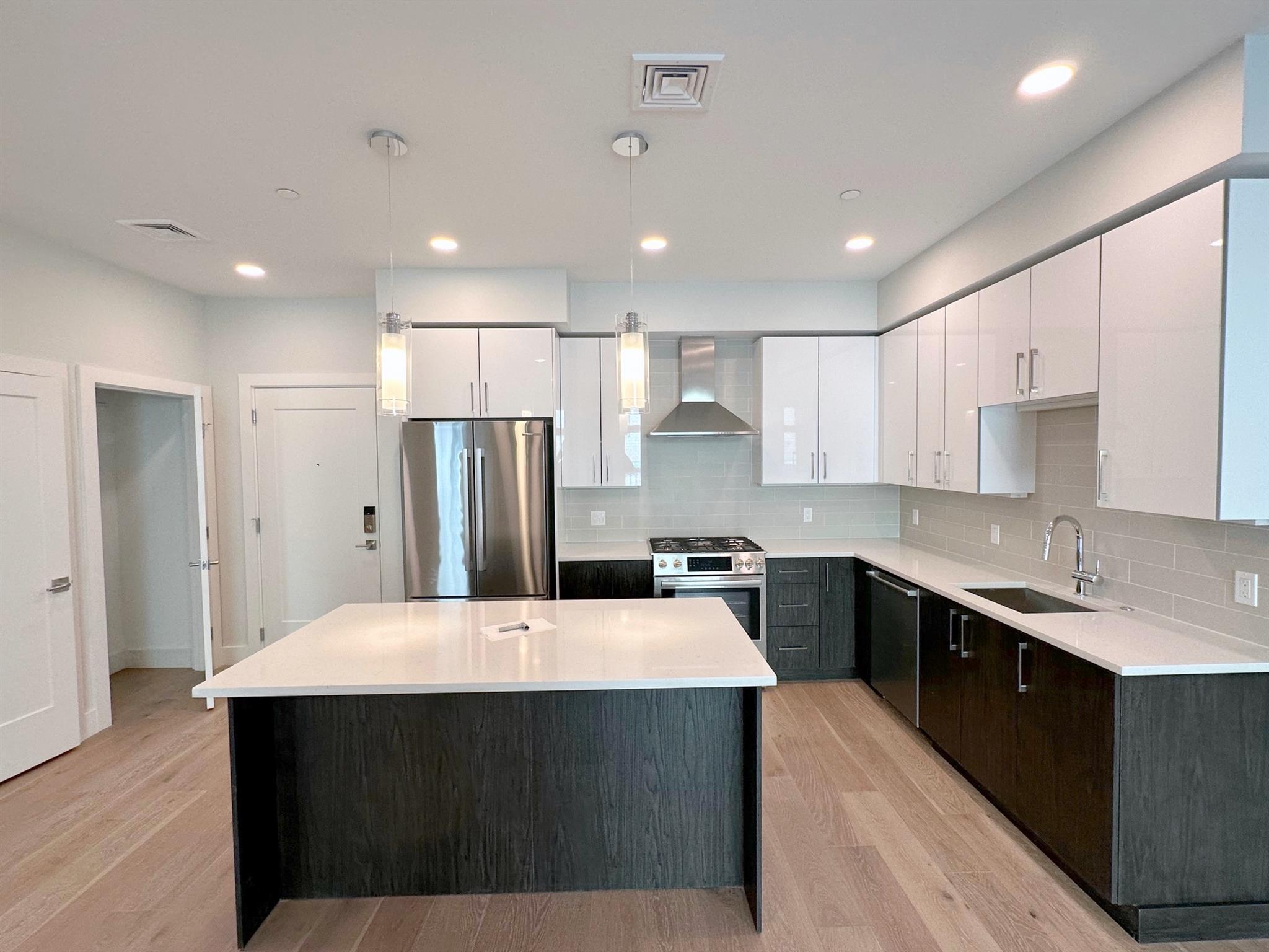 124 Highland Ave, Prospect Hill