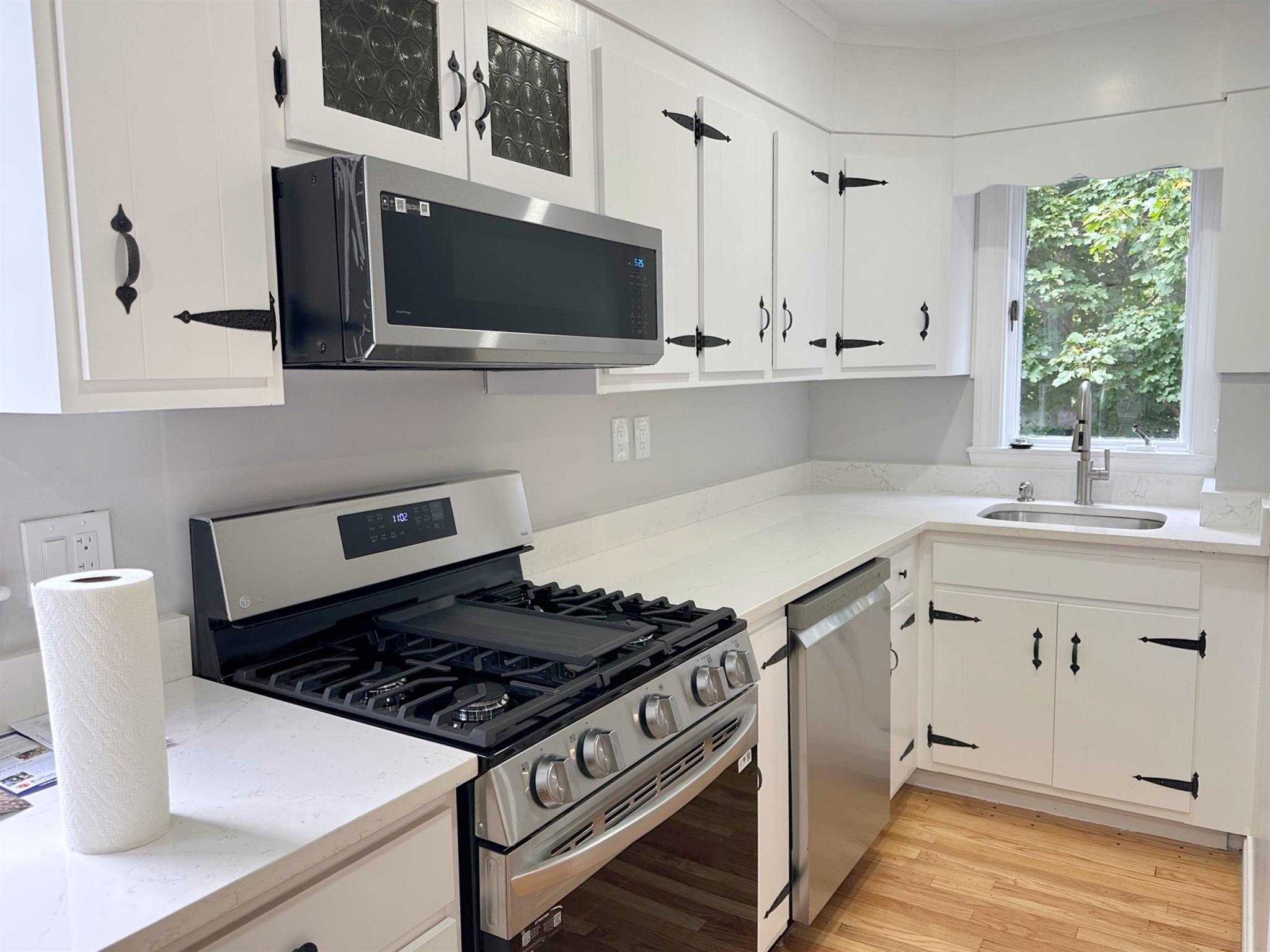 19 Whitney Ave, Cambridgeport