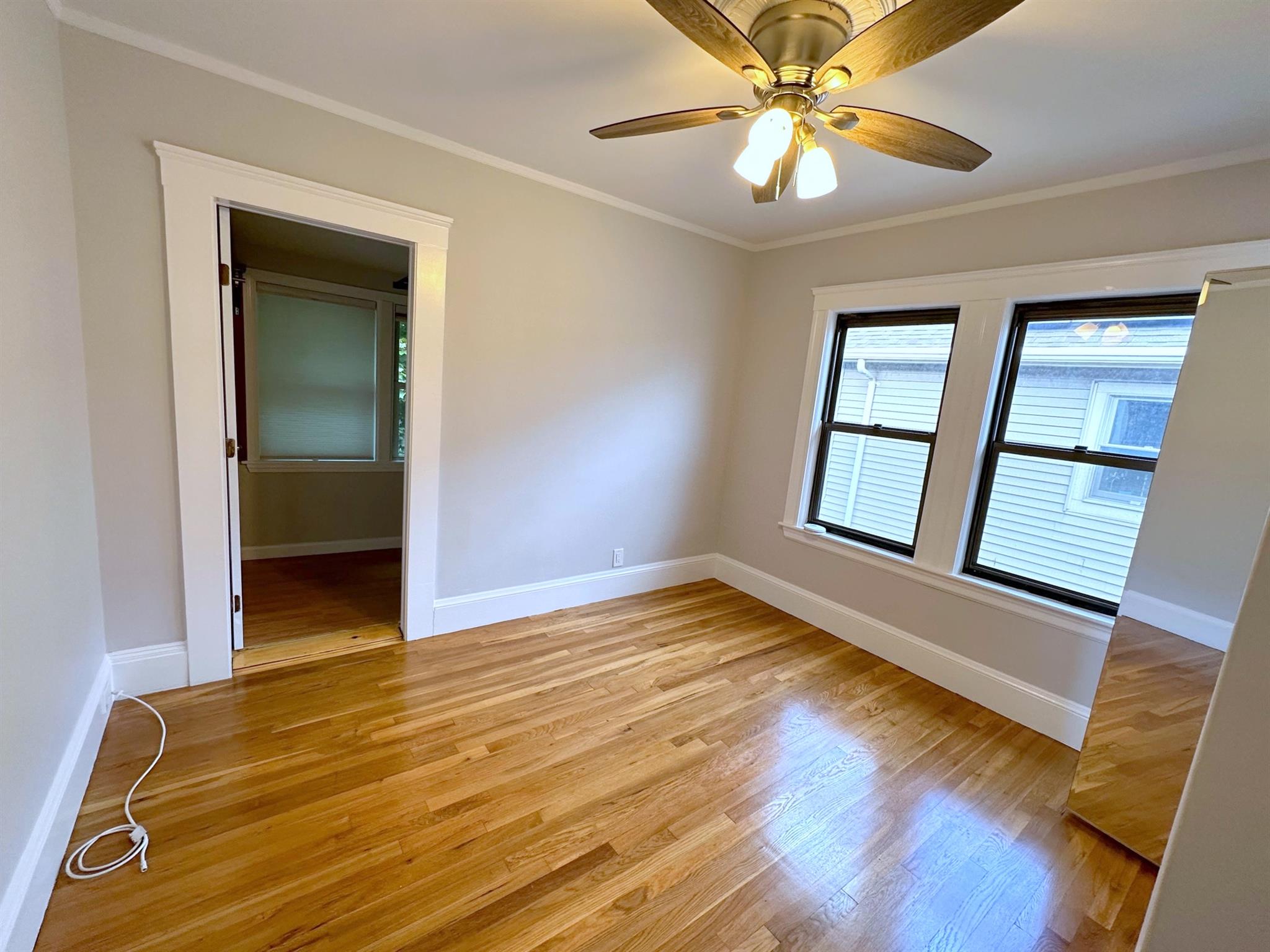 19 Whitney Ave, Cambridgeport