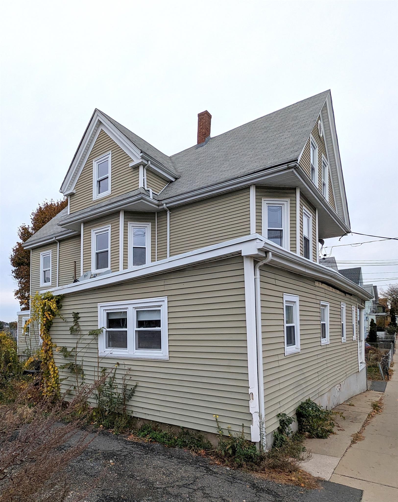 278 Lowell St, Magoun Square