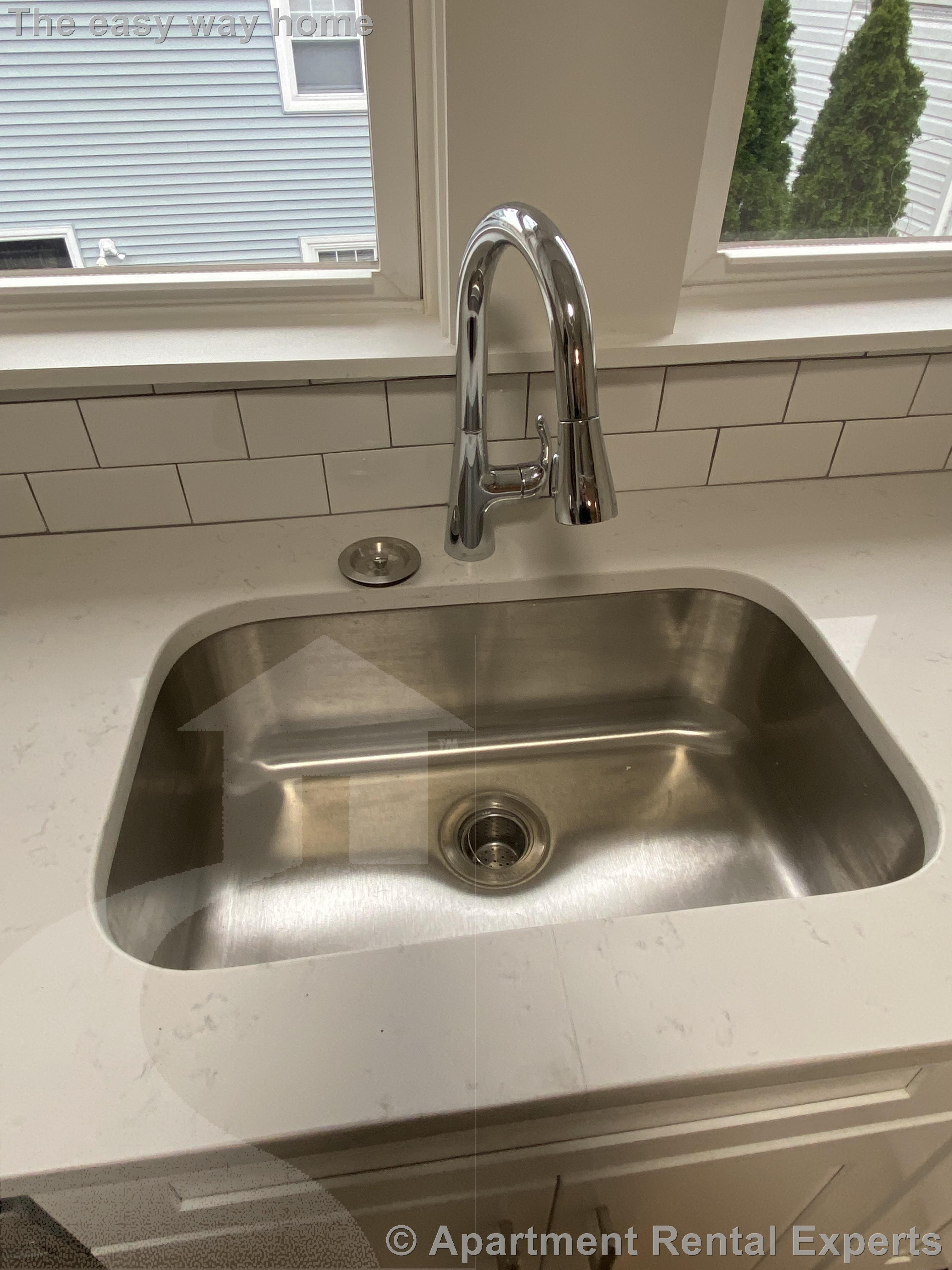 8 Fiske Ave, Magoun Square