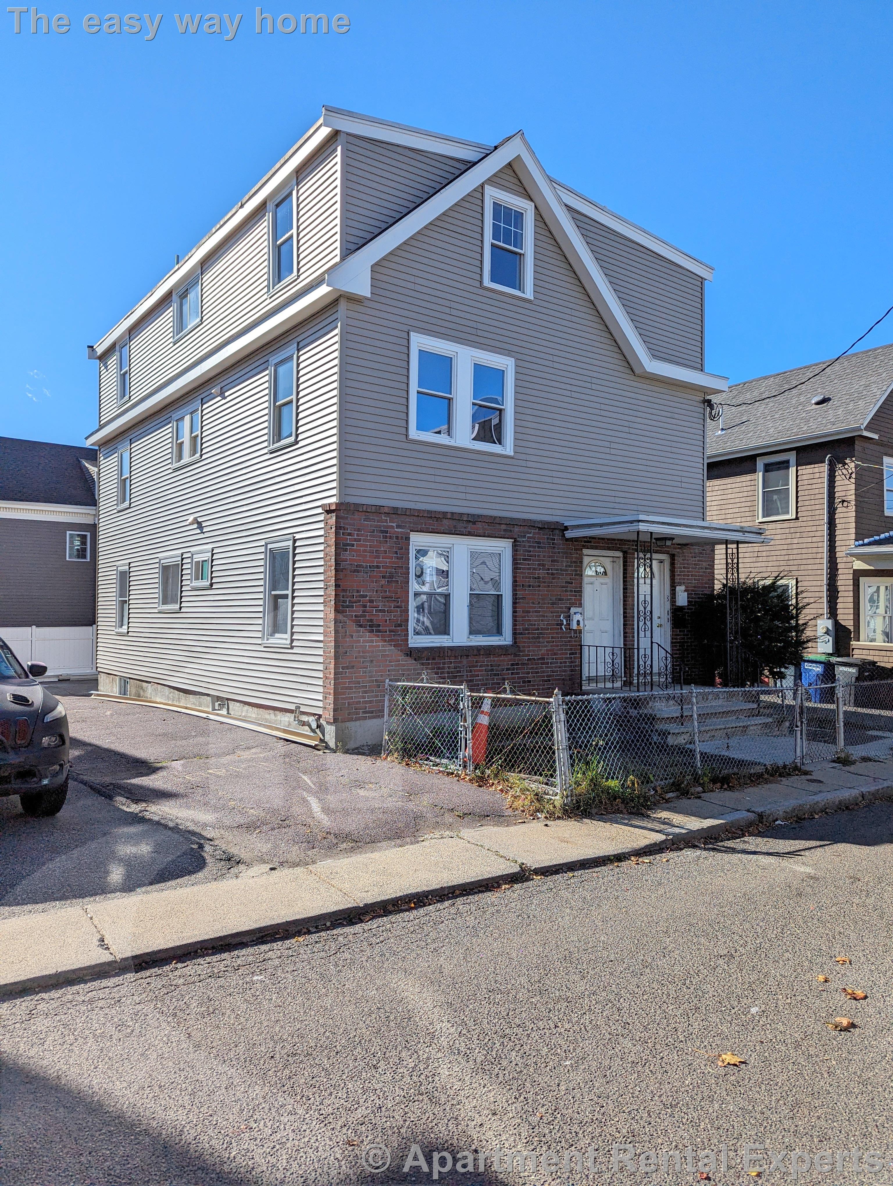 8 Fiske Ave, Magoun Square