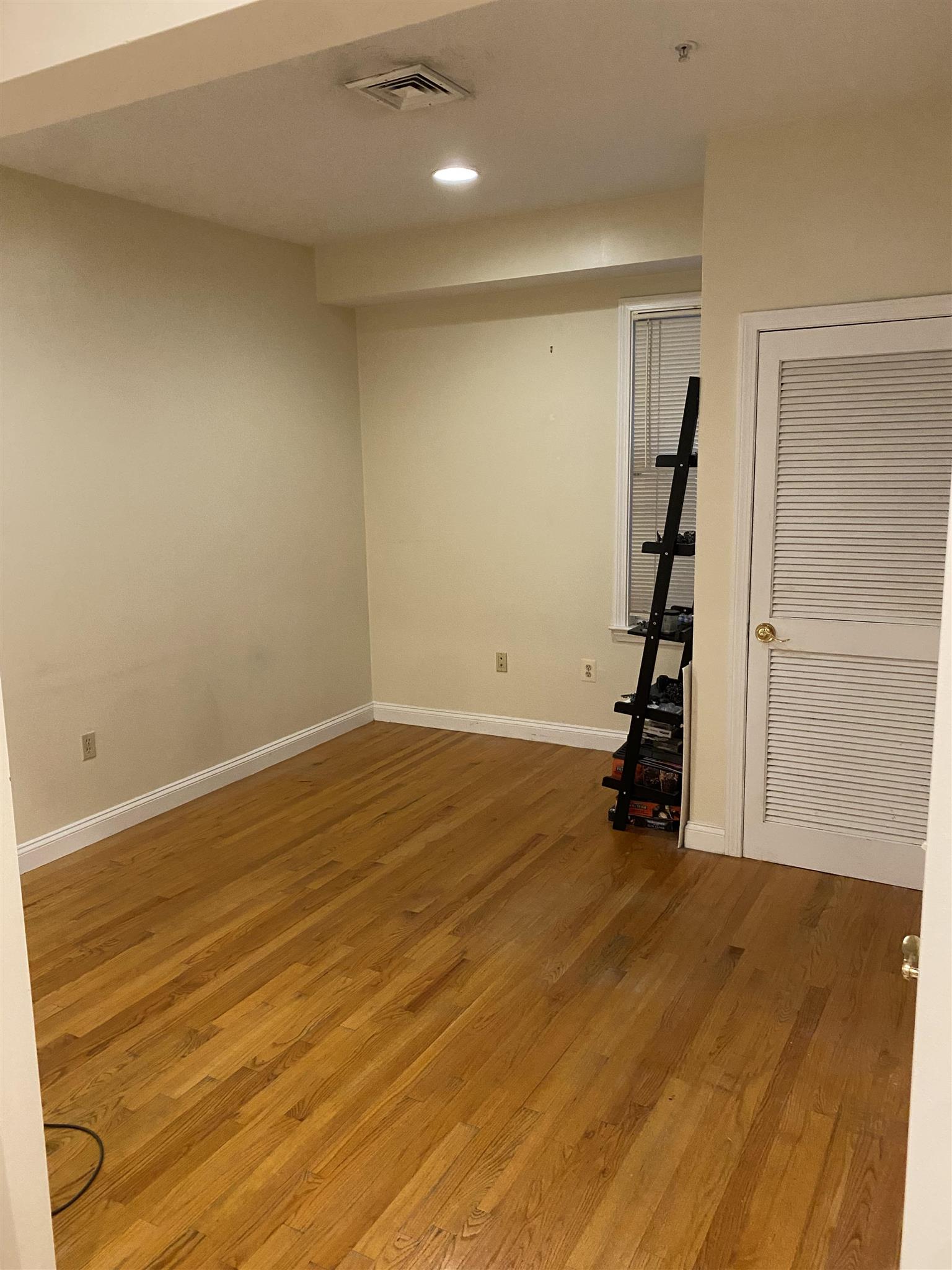 460 Green St, Central Square