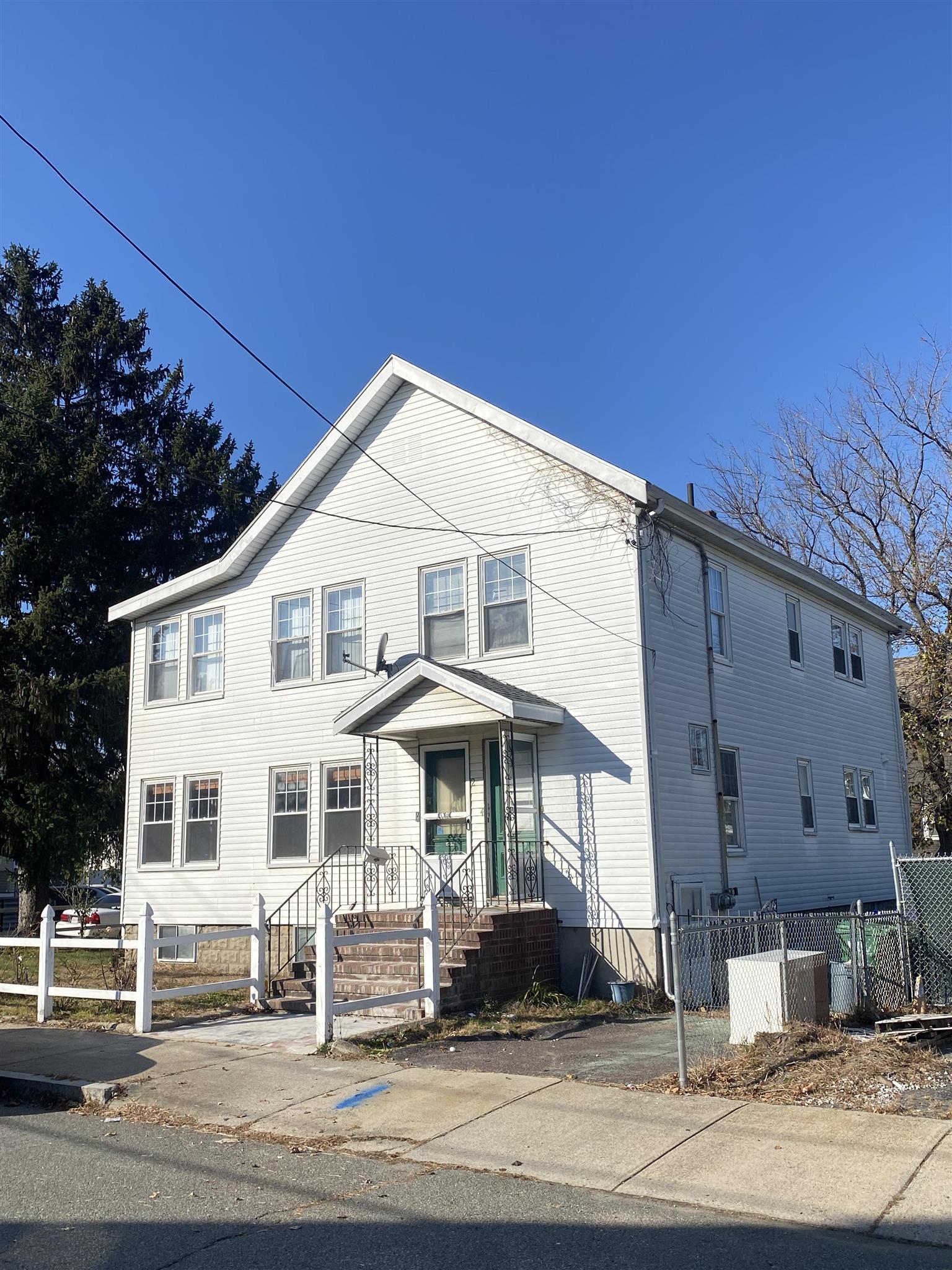 2 Goldsmith Ave, Tufts University