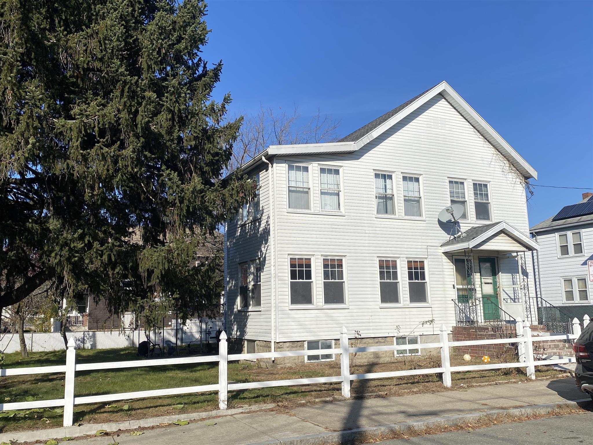 2 Goldsmith Ave, Tufts University